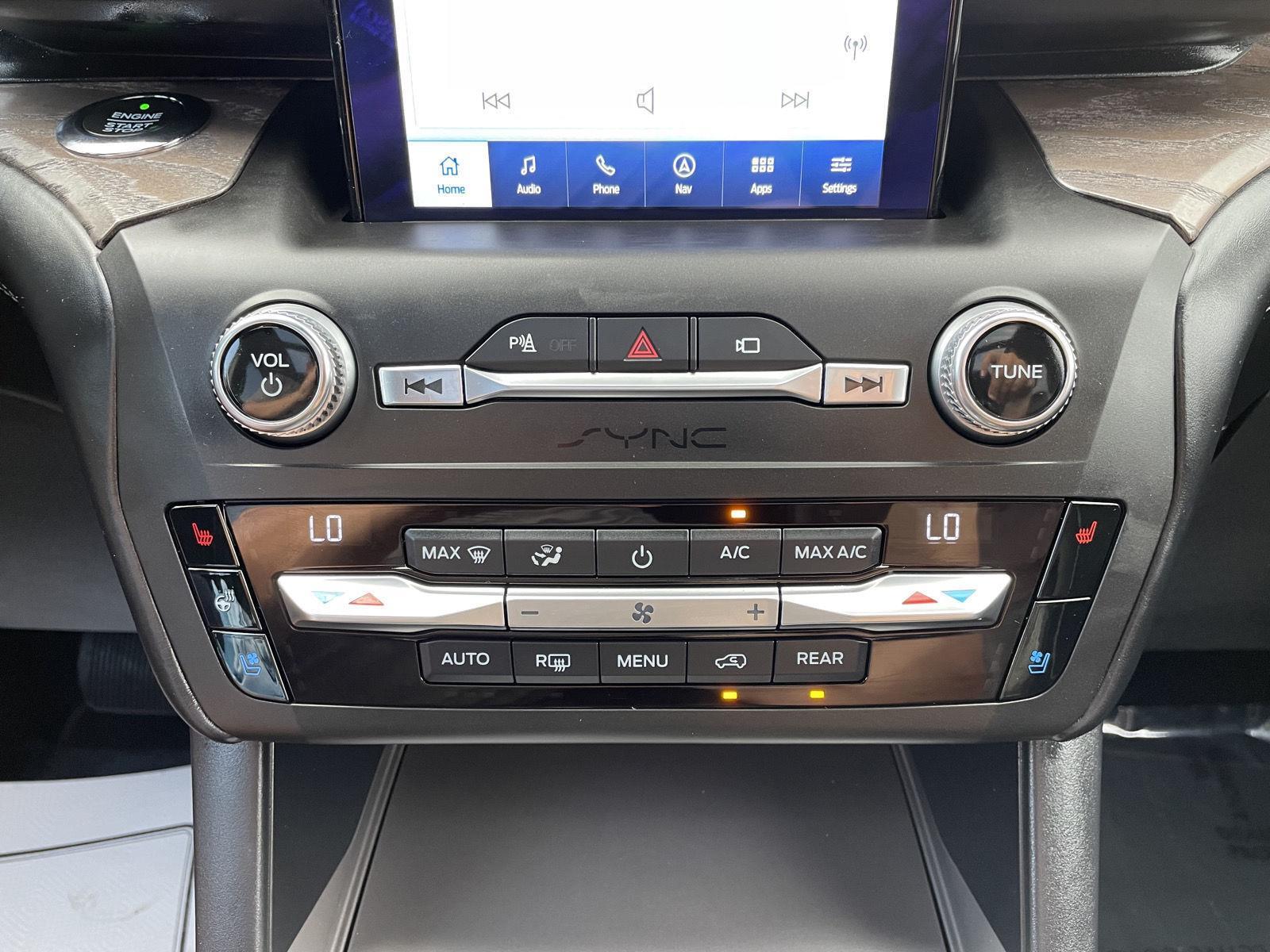 Vehicle photo 29