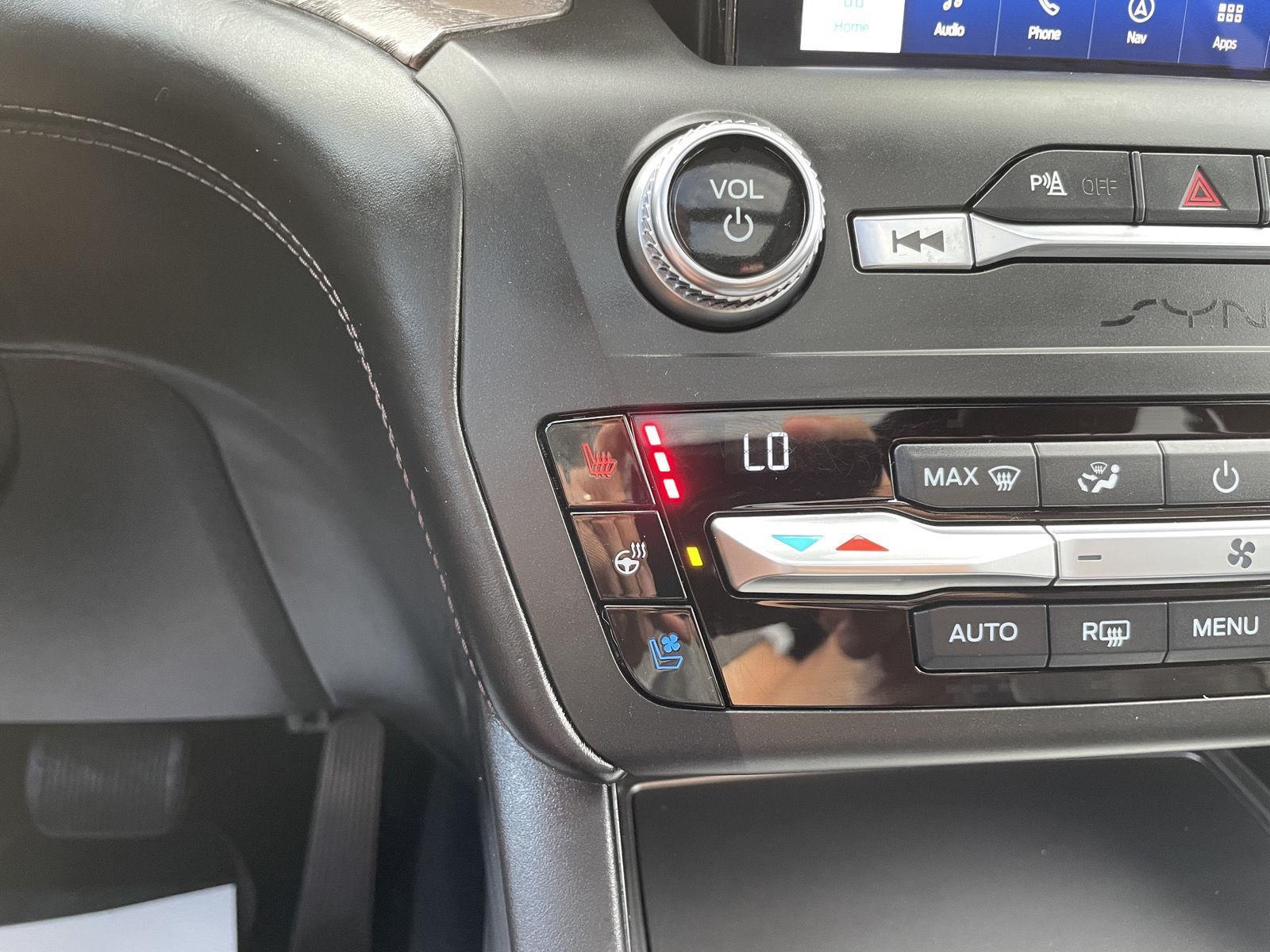 Vehicle photo 30