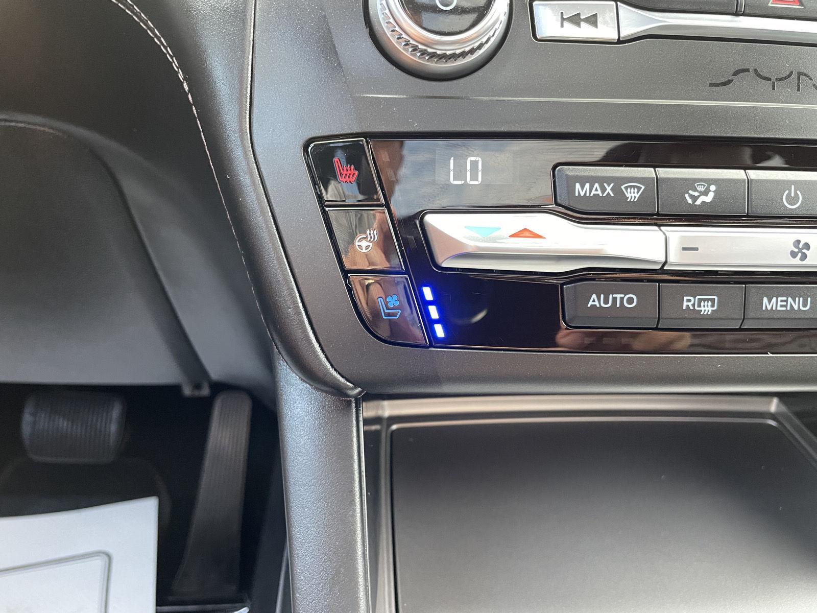 Vehicle photo 31