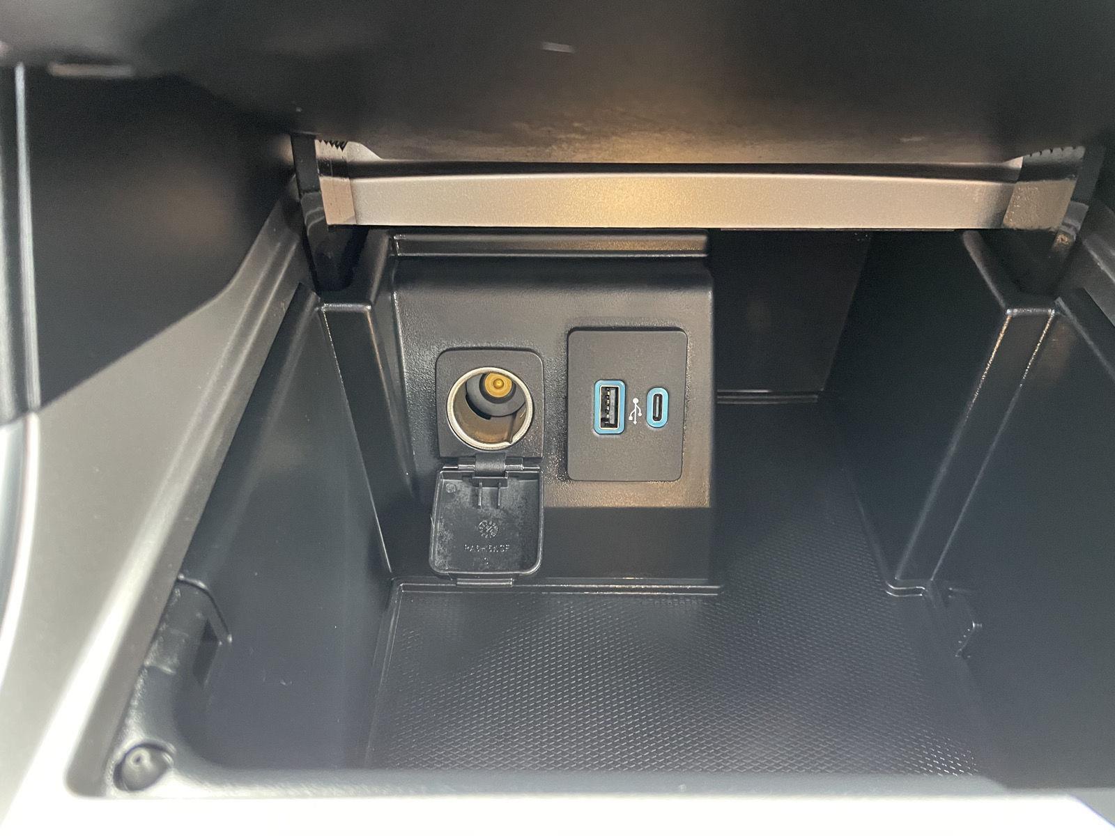 Vehicle photo 33