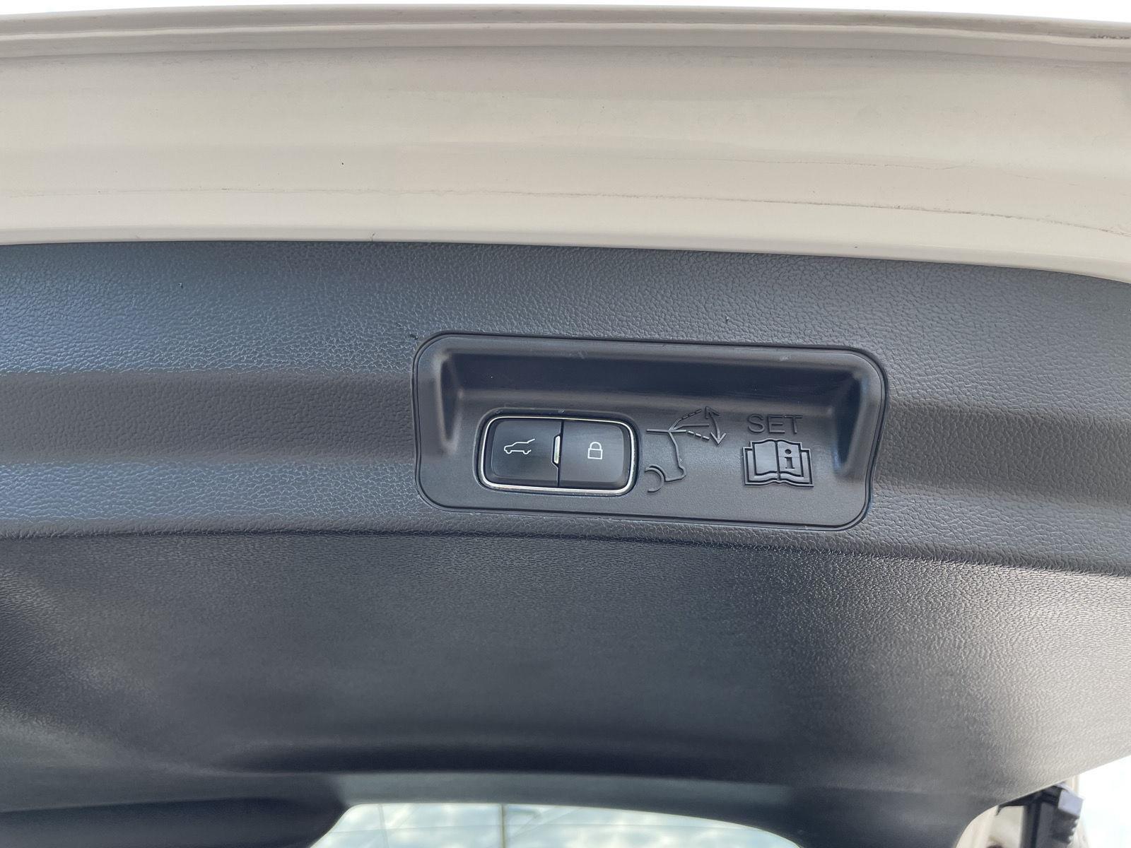 Vehicle photo 43