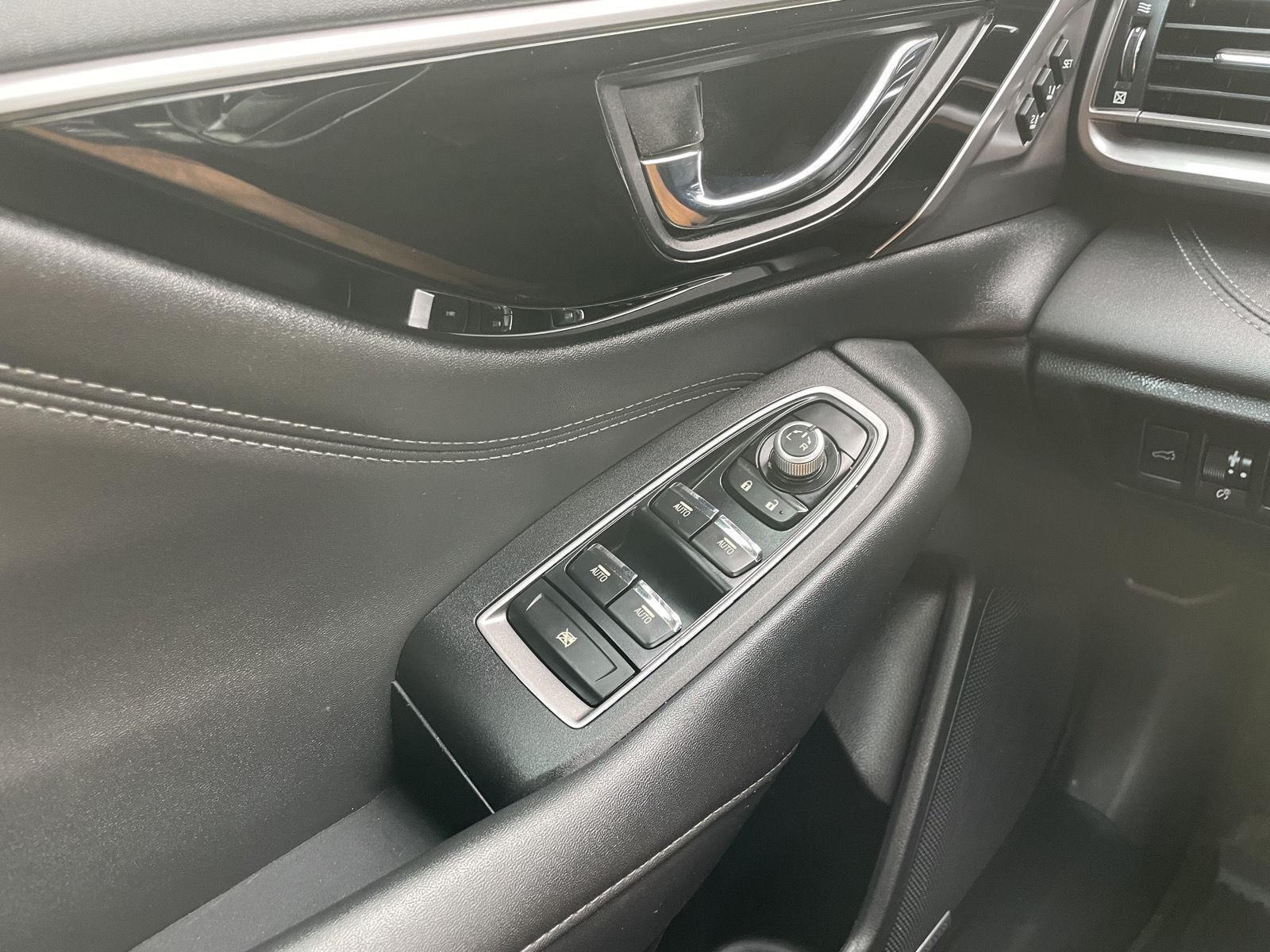 Vehicle photo 28