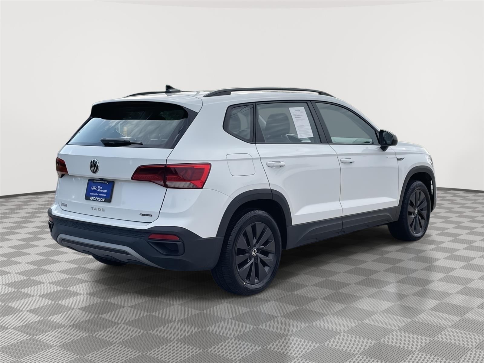 Vehicle photo 7