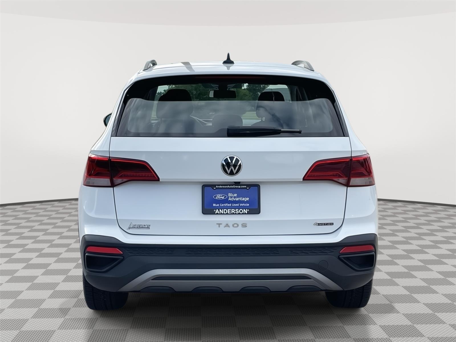 Vehicle photo 8