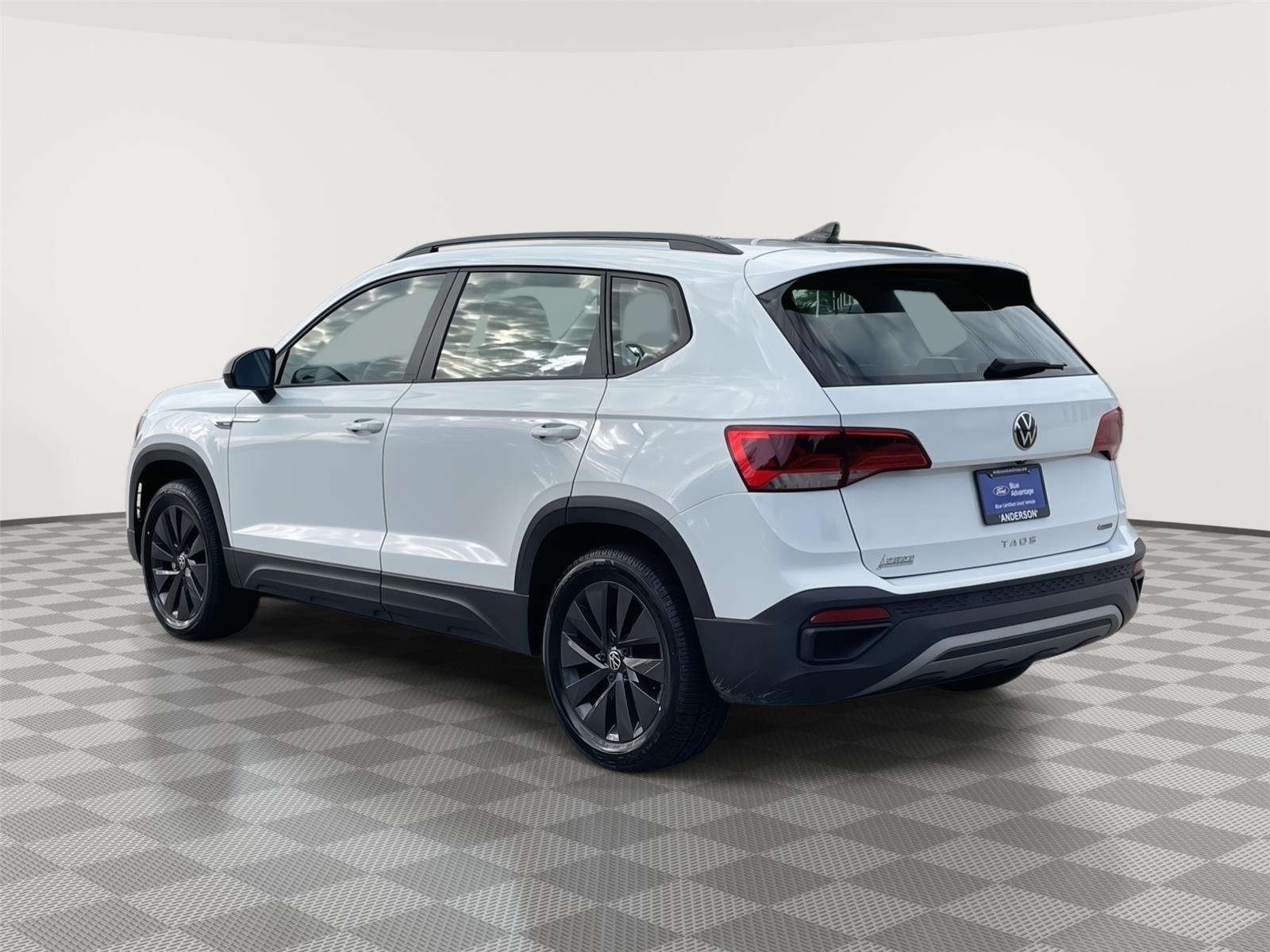Vehicle photo 9