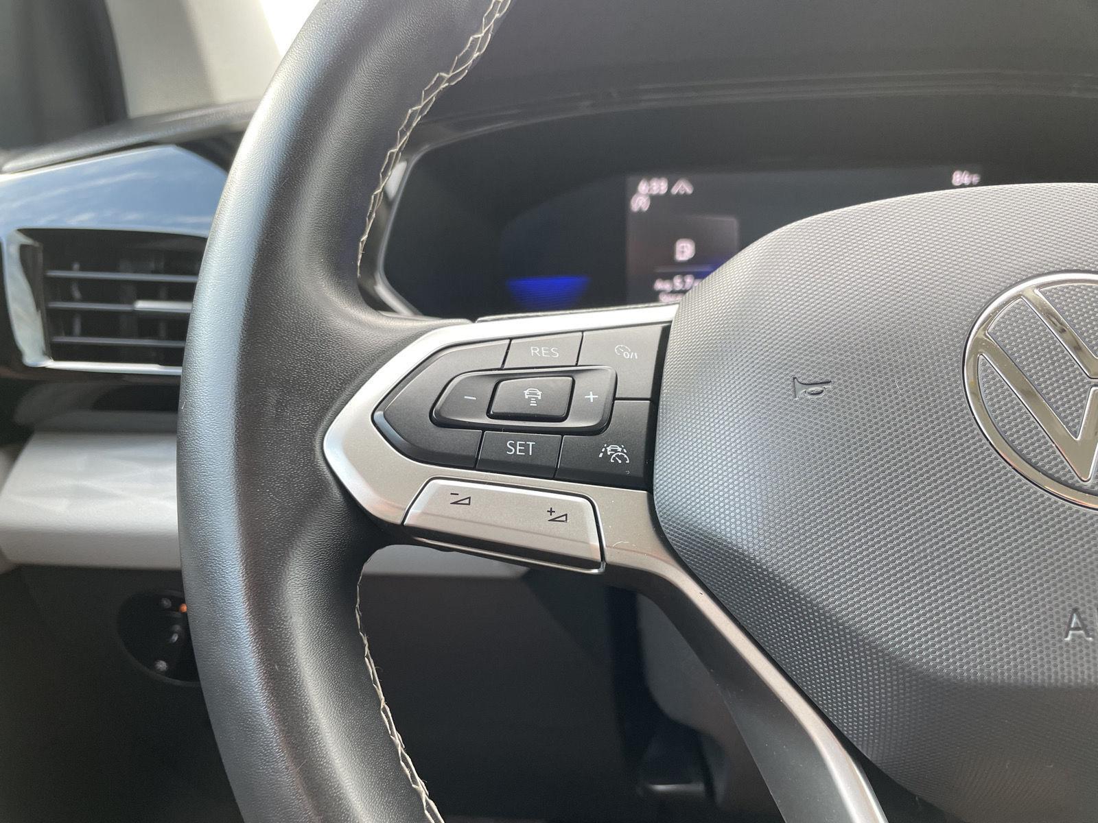 Vehicle photo 13