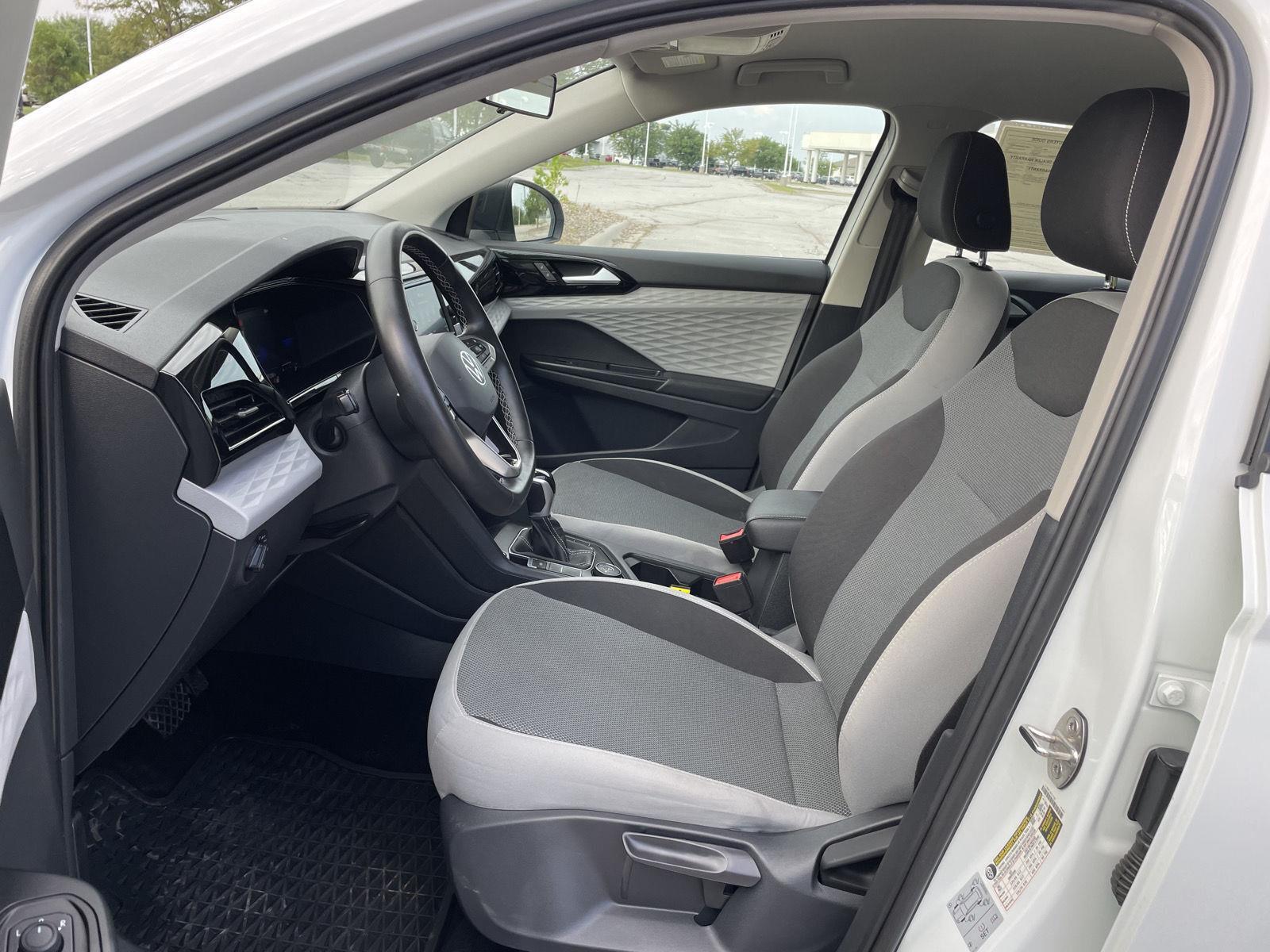 Vehicle photo 17