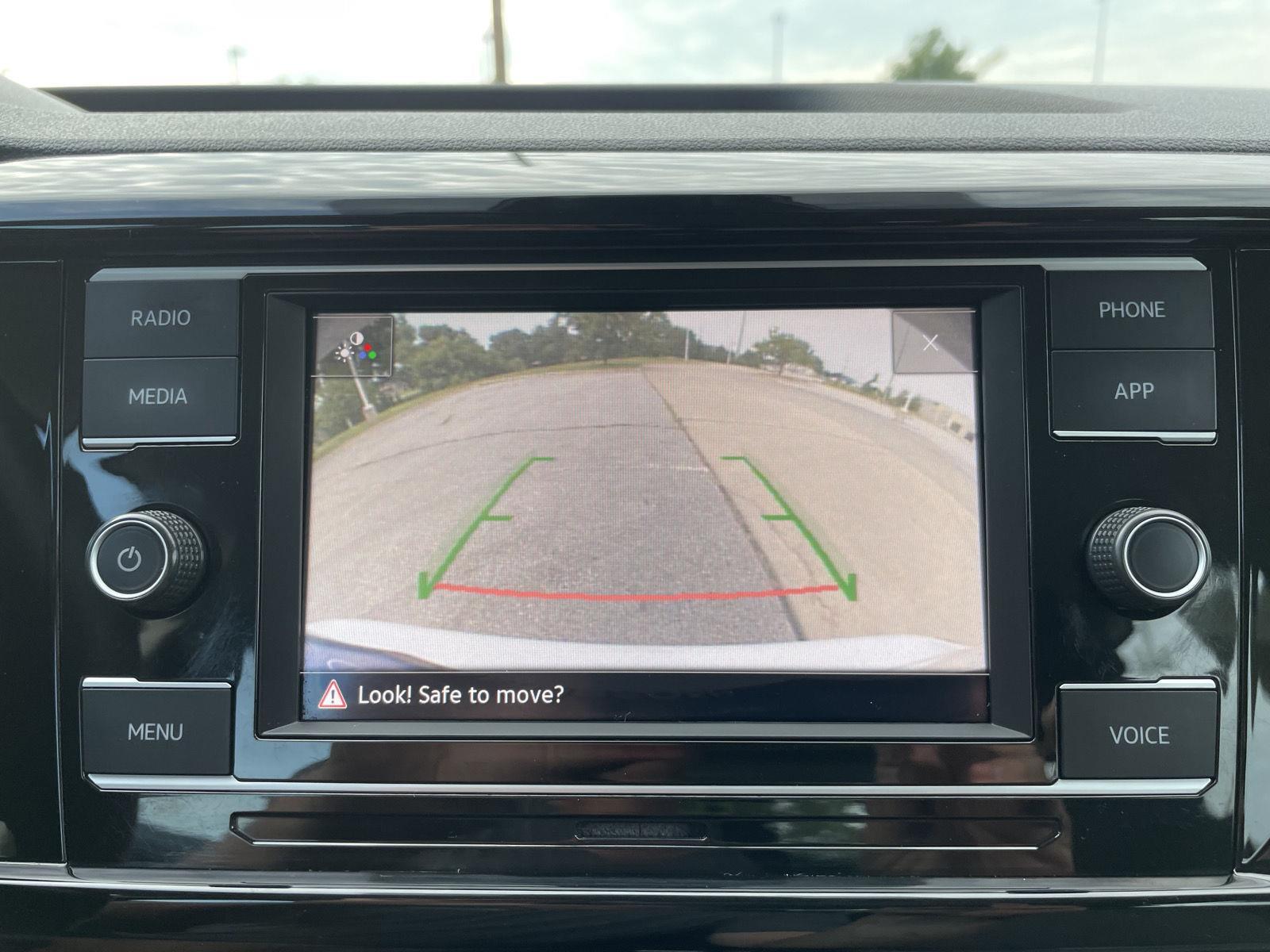 Vehicle photo 23