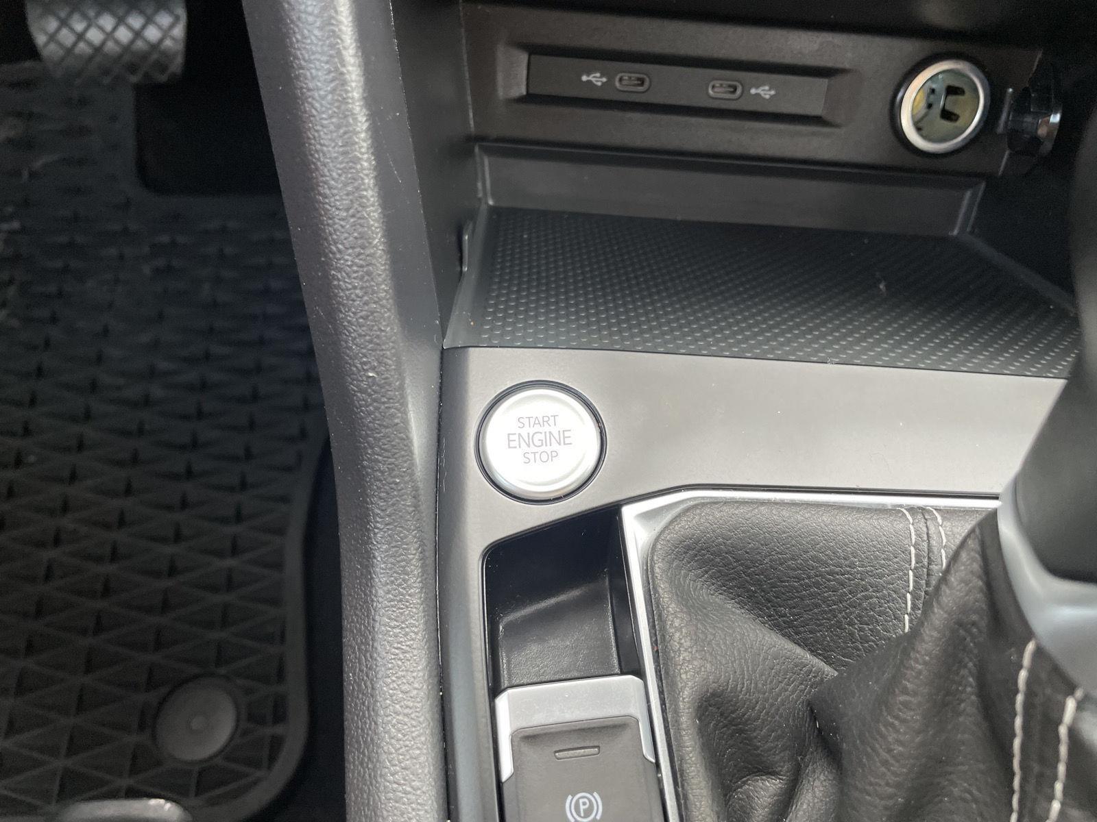 Vehicle photo 24
