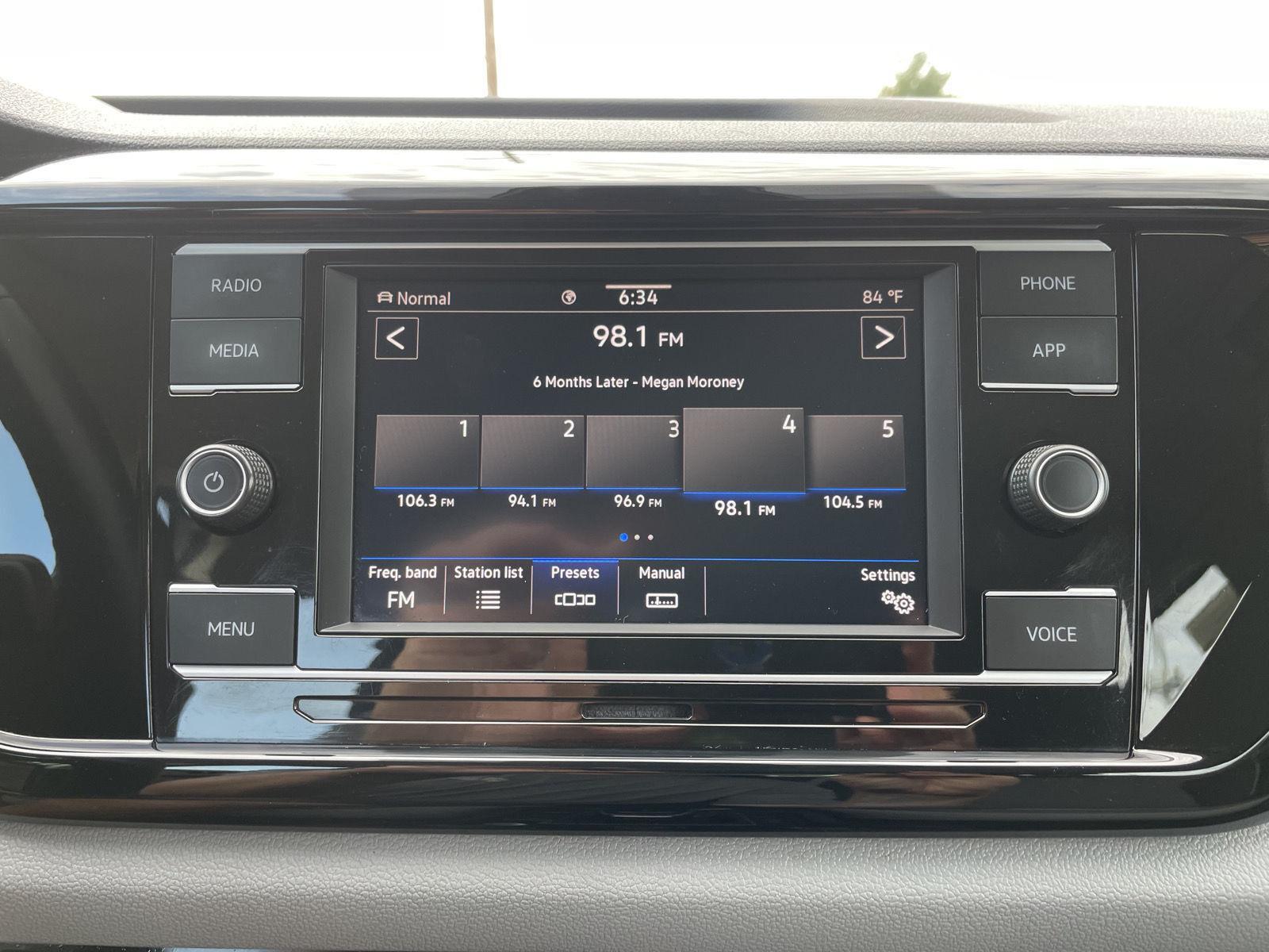 Vehicle photo 25