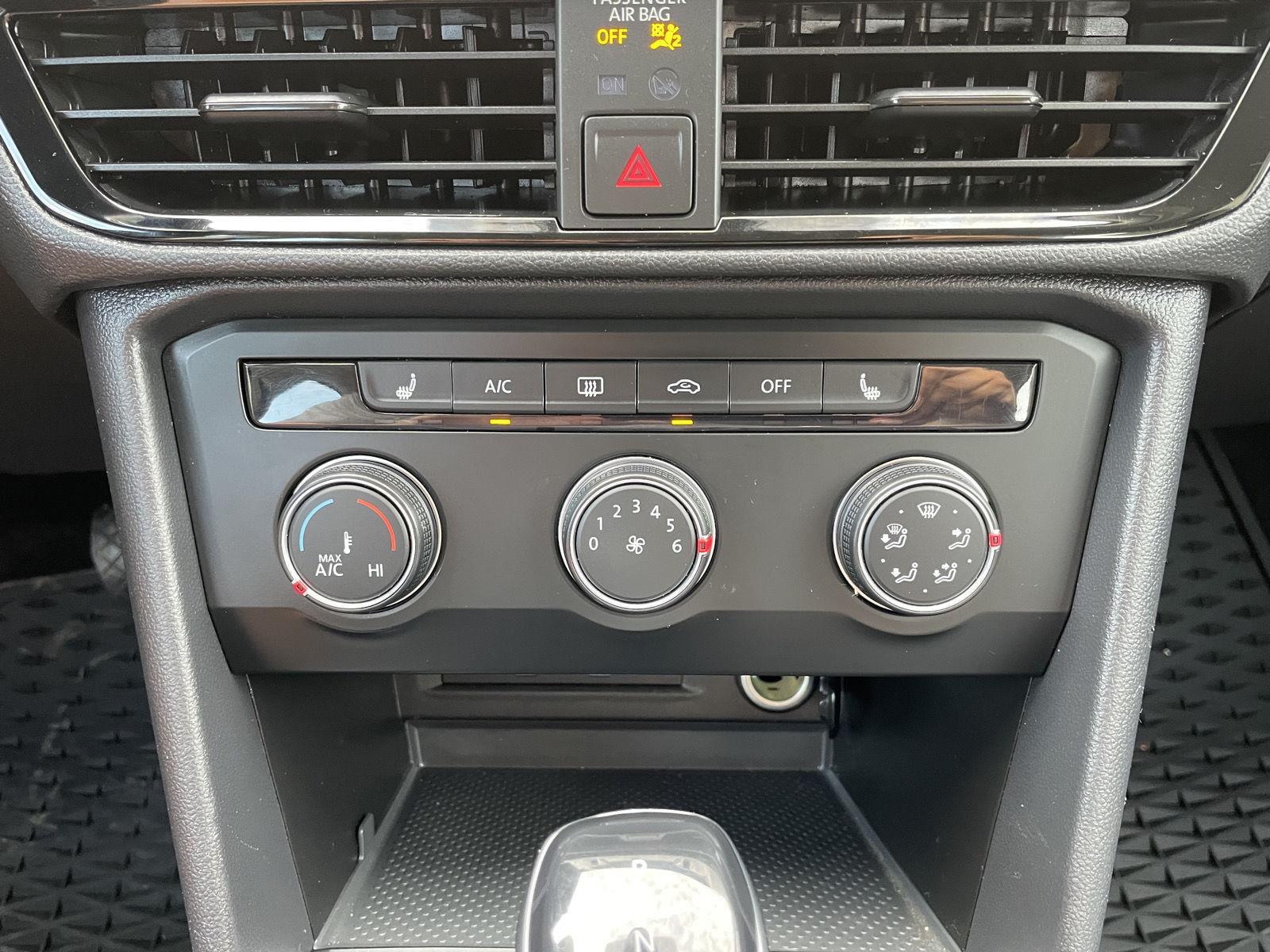 Vehicle photo 26