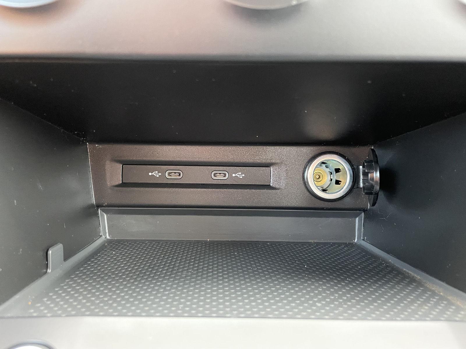Vehicle photo 28