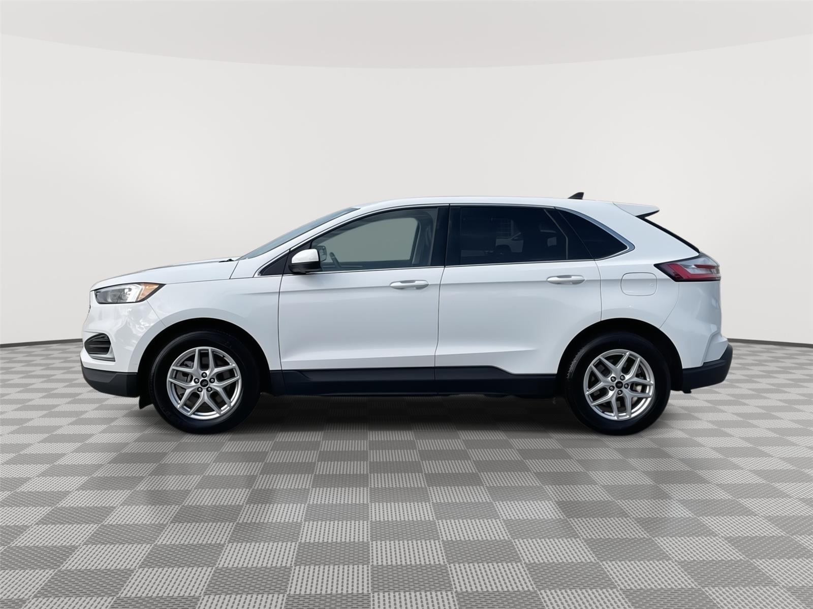 Vehicle photo 2