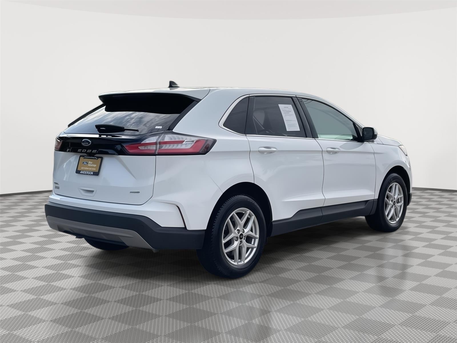 Vehicle photo 7
