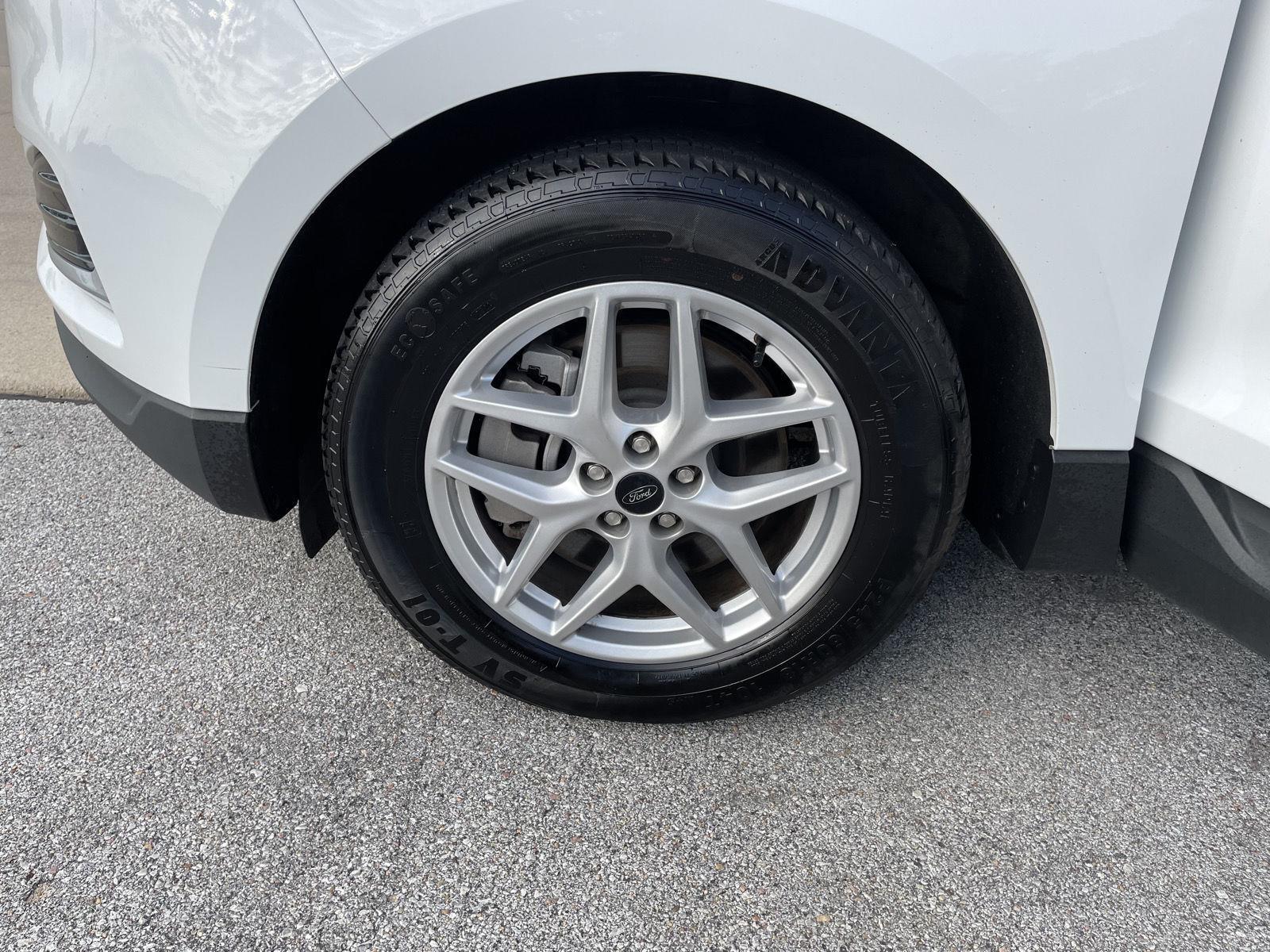 Vehicle photo 10