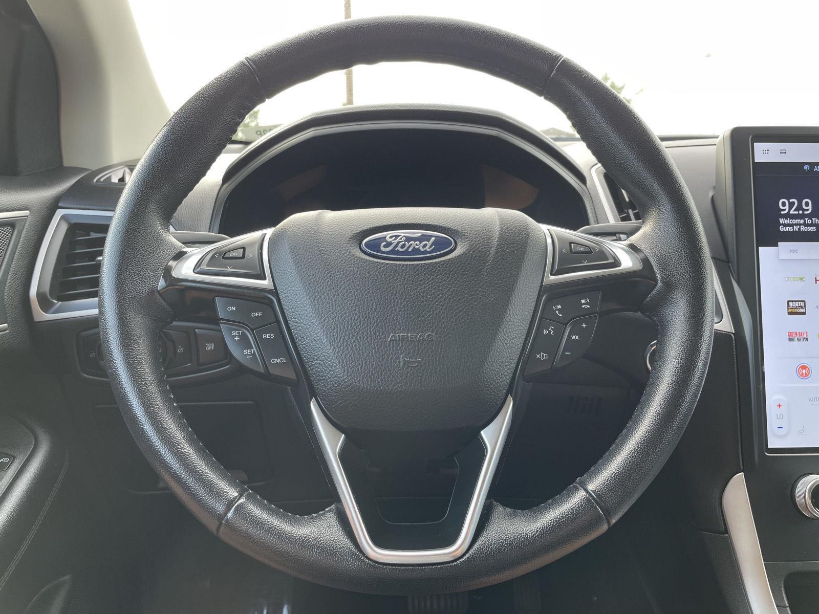 Vehicle photo 12