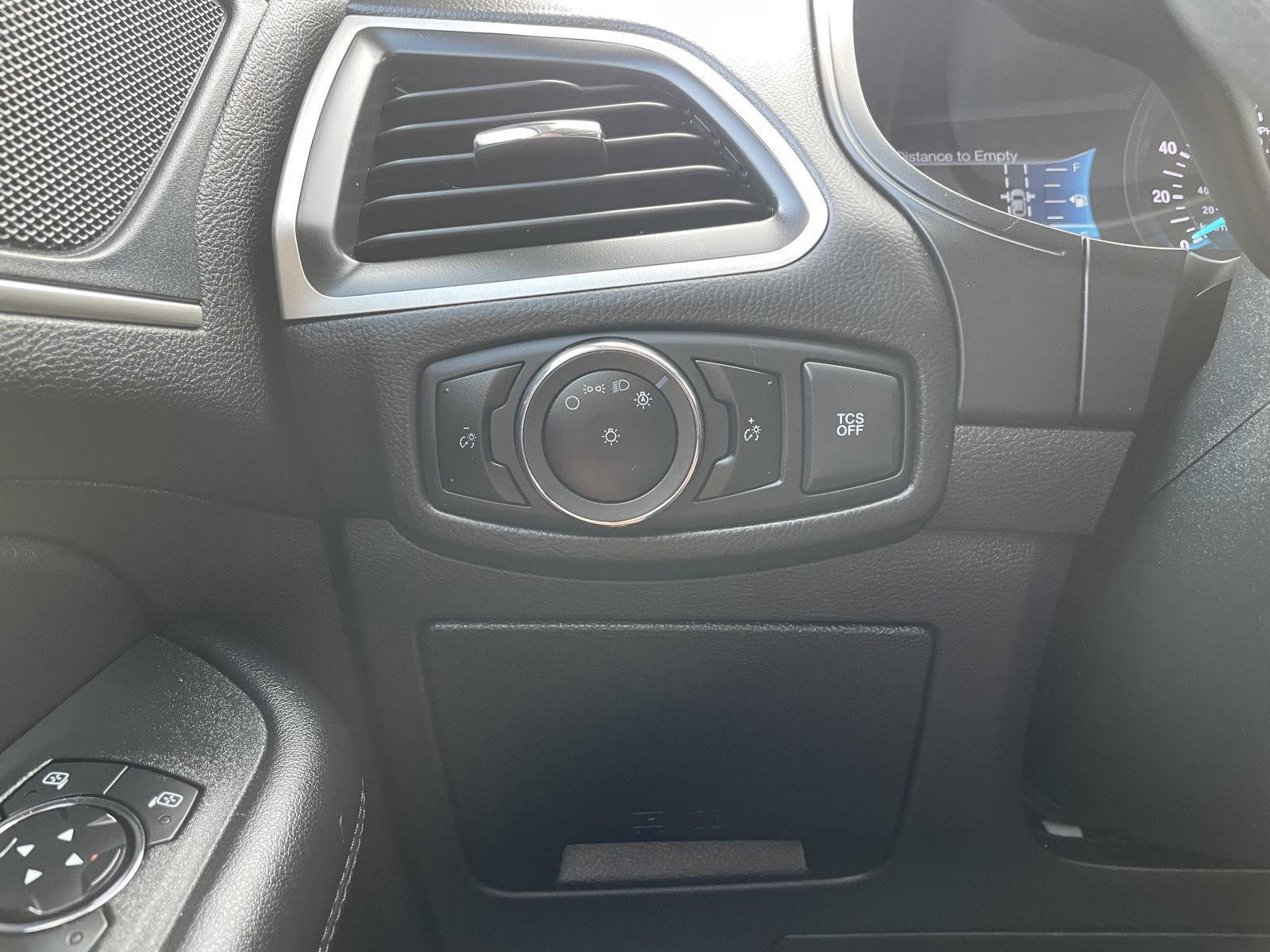 Vehicle photo 16