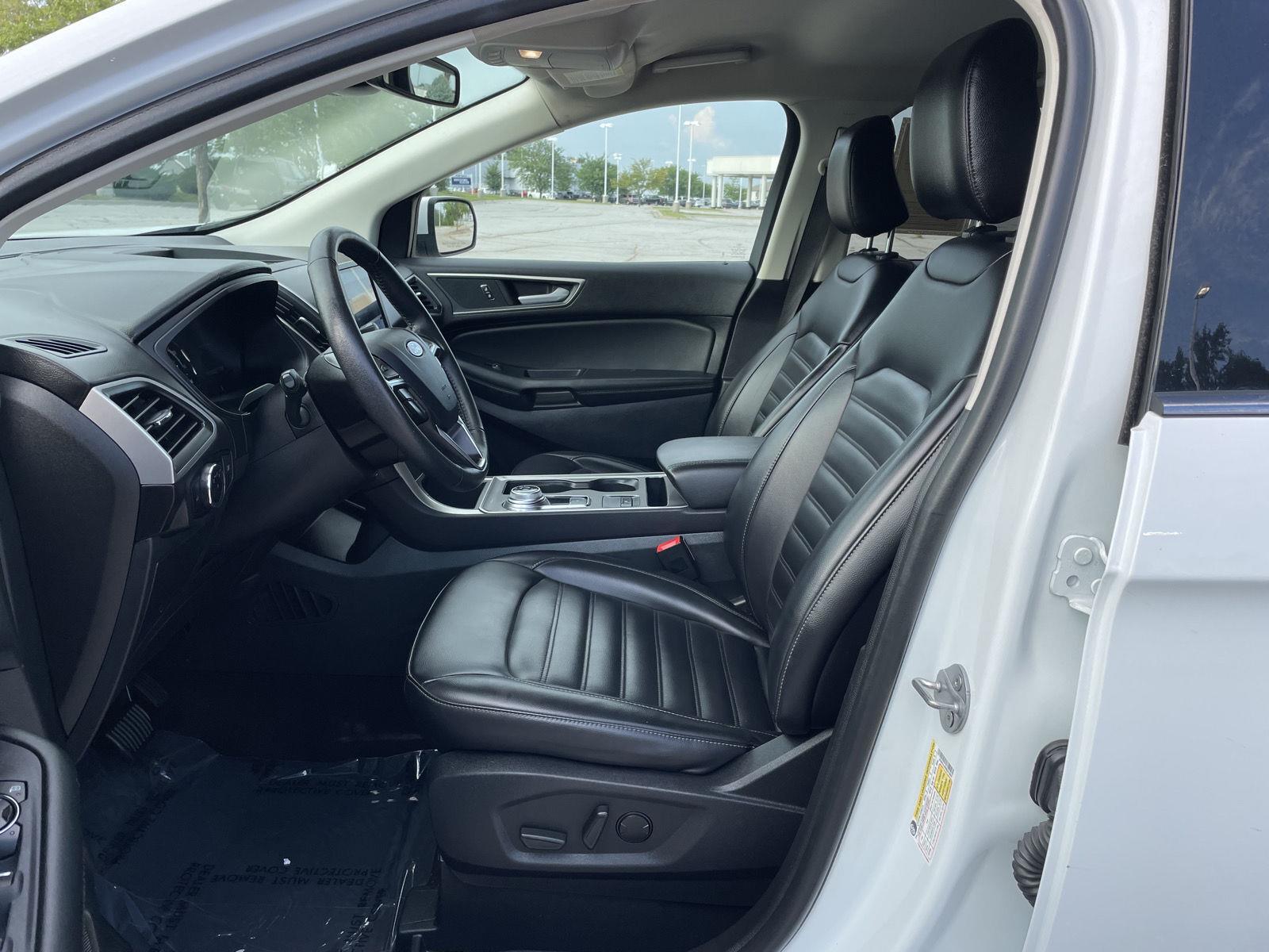 Vehicle photo 17