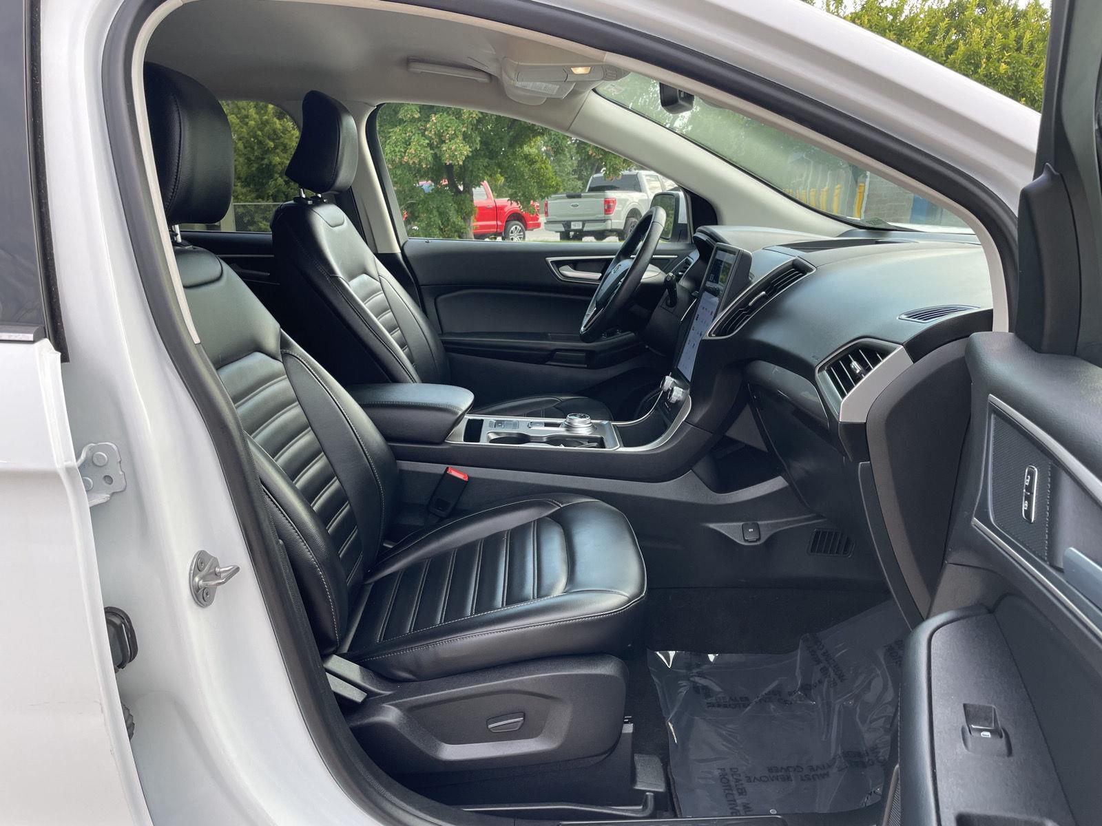 Vehicle photo 19