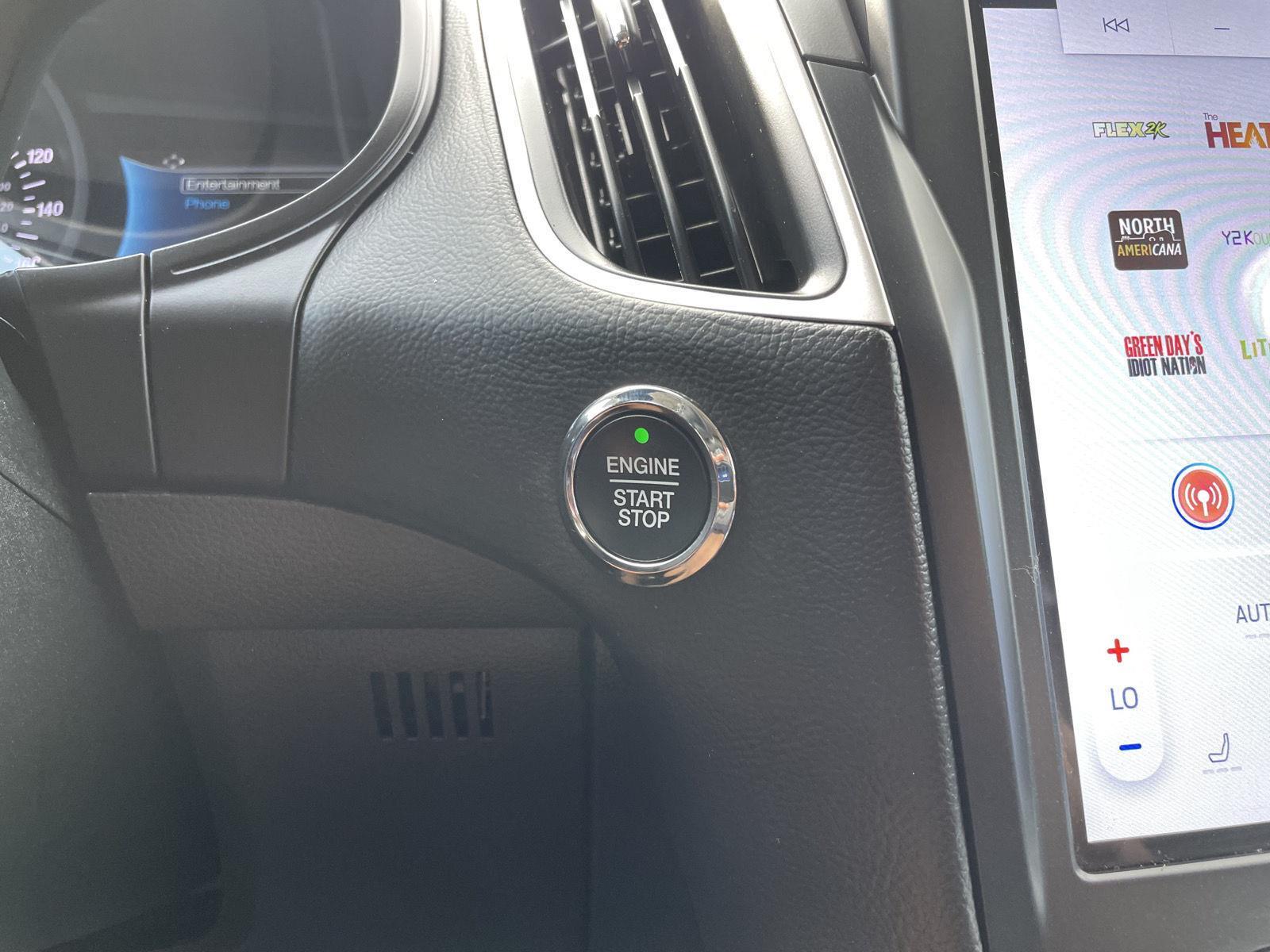 Vehicle photo 23