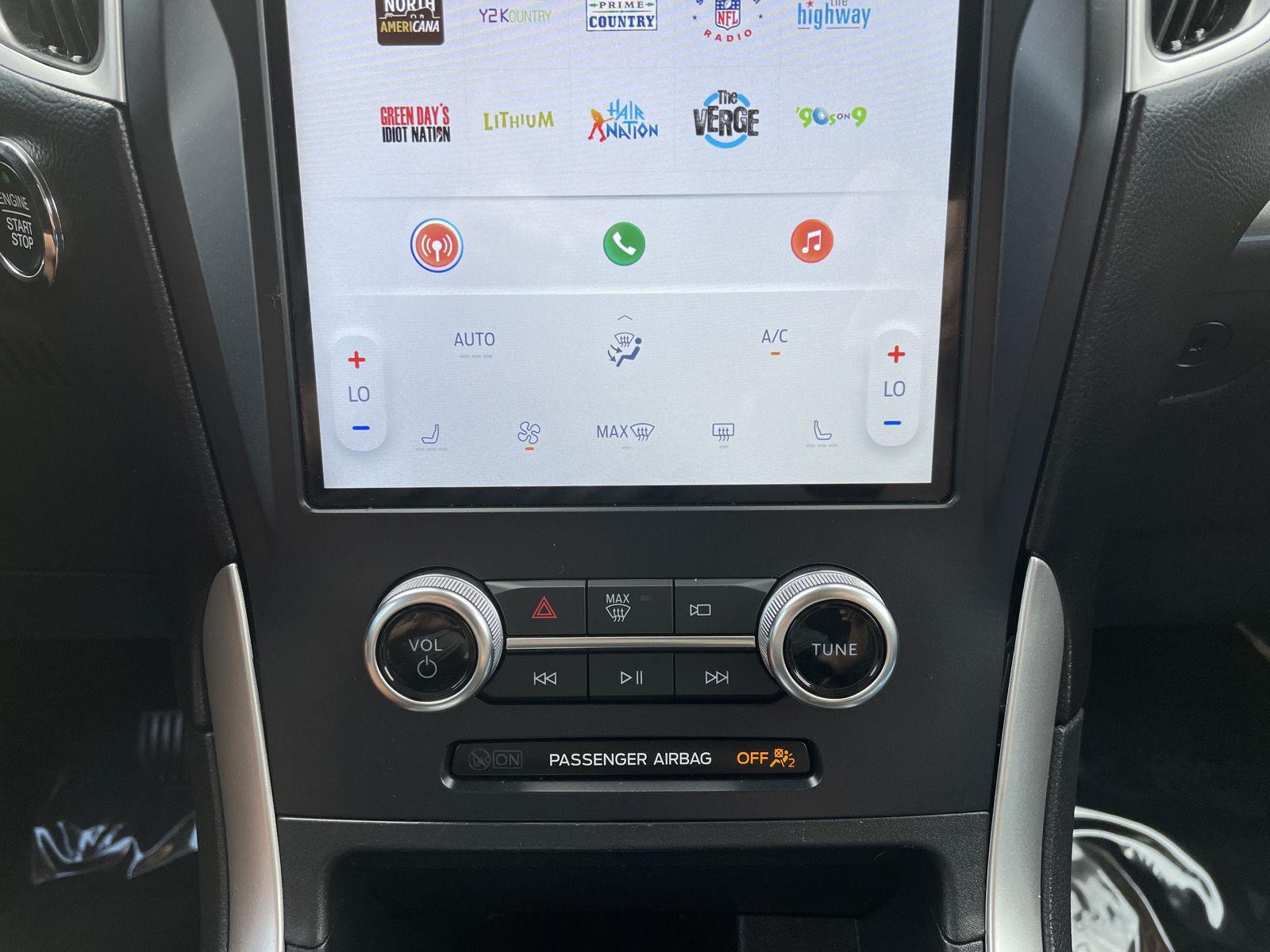 Vehicle photo 24