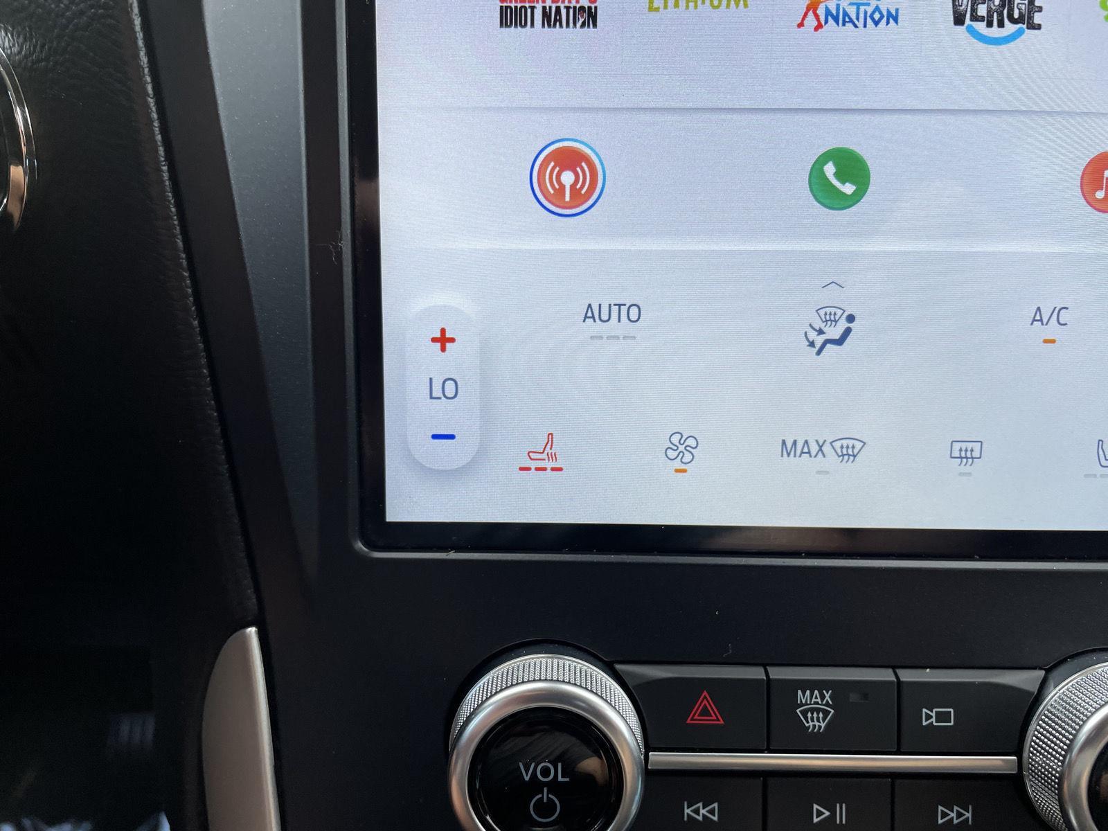 Vehicle photo 25