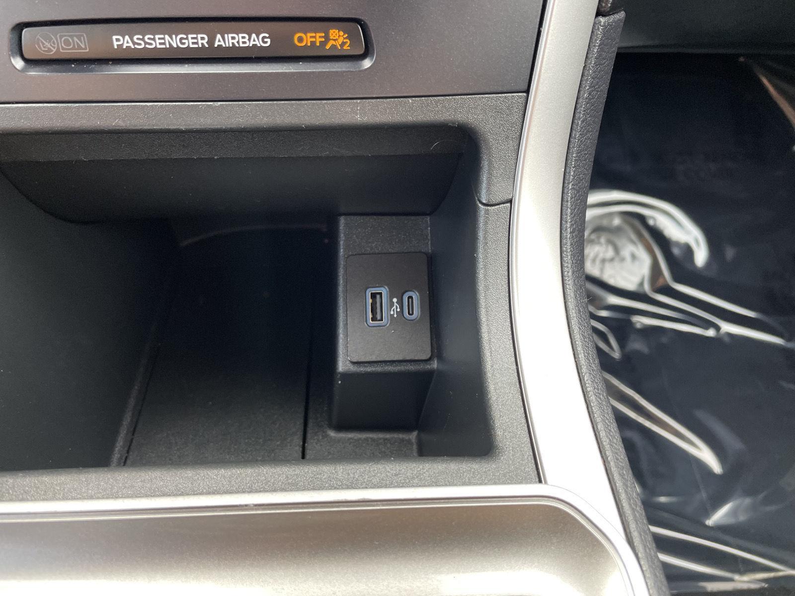 Vehicle photo 26