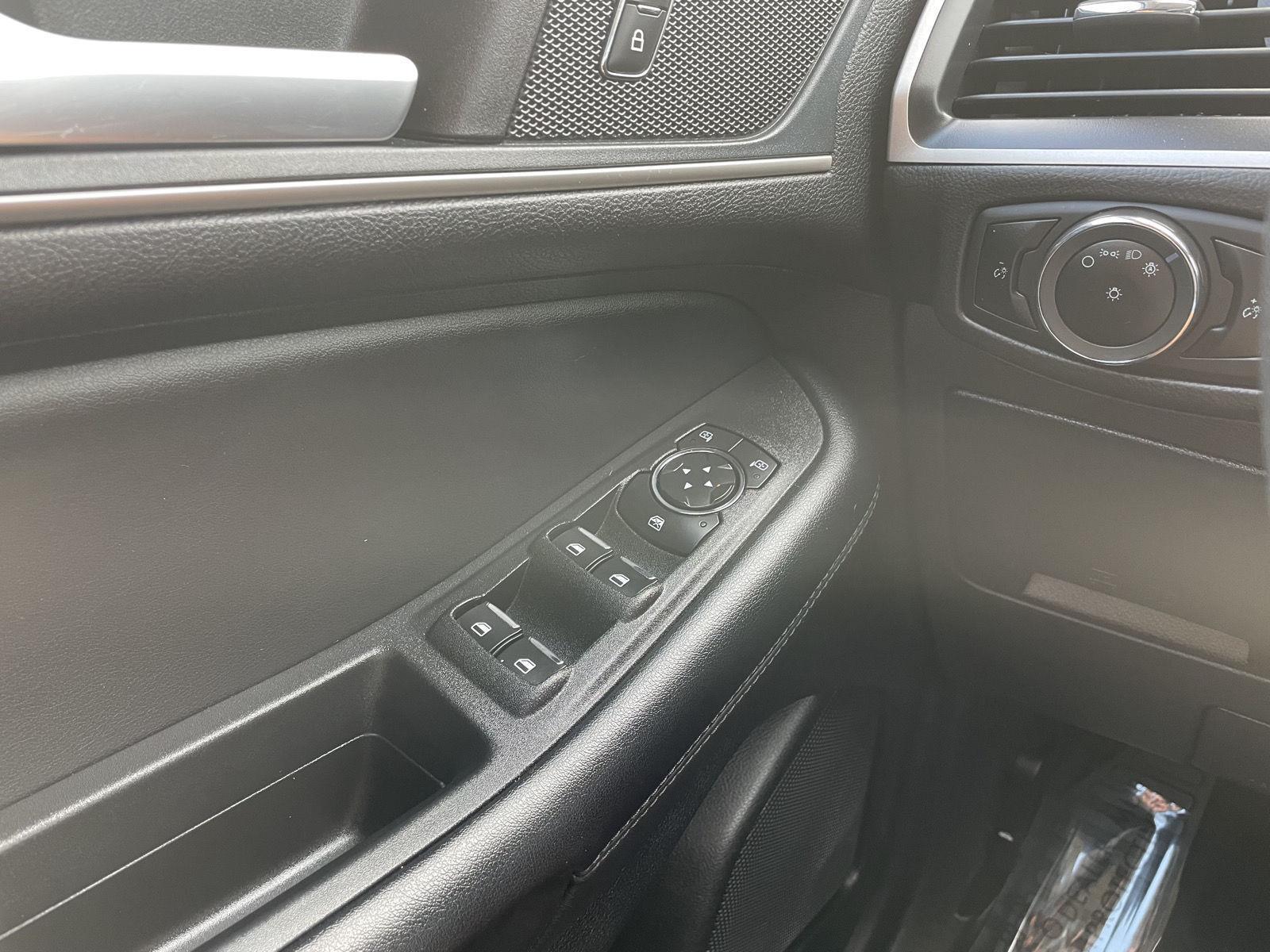 Vehicle photo 27