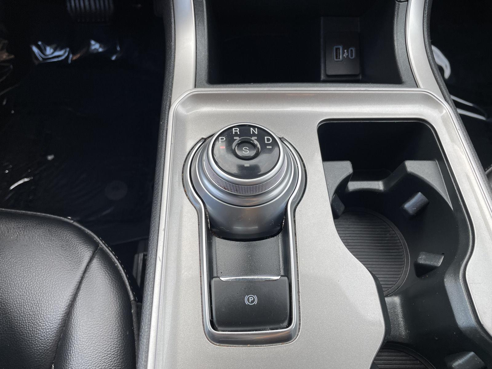 Vehicle photo 28