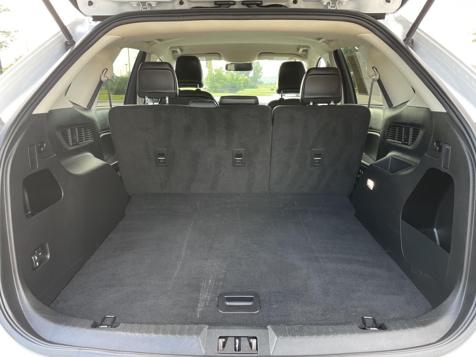 Vehicle photo 33