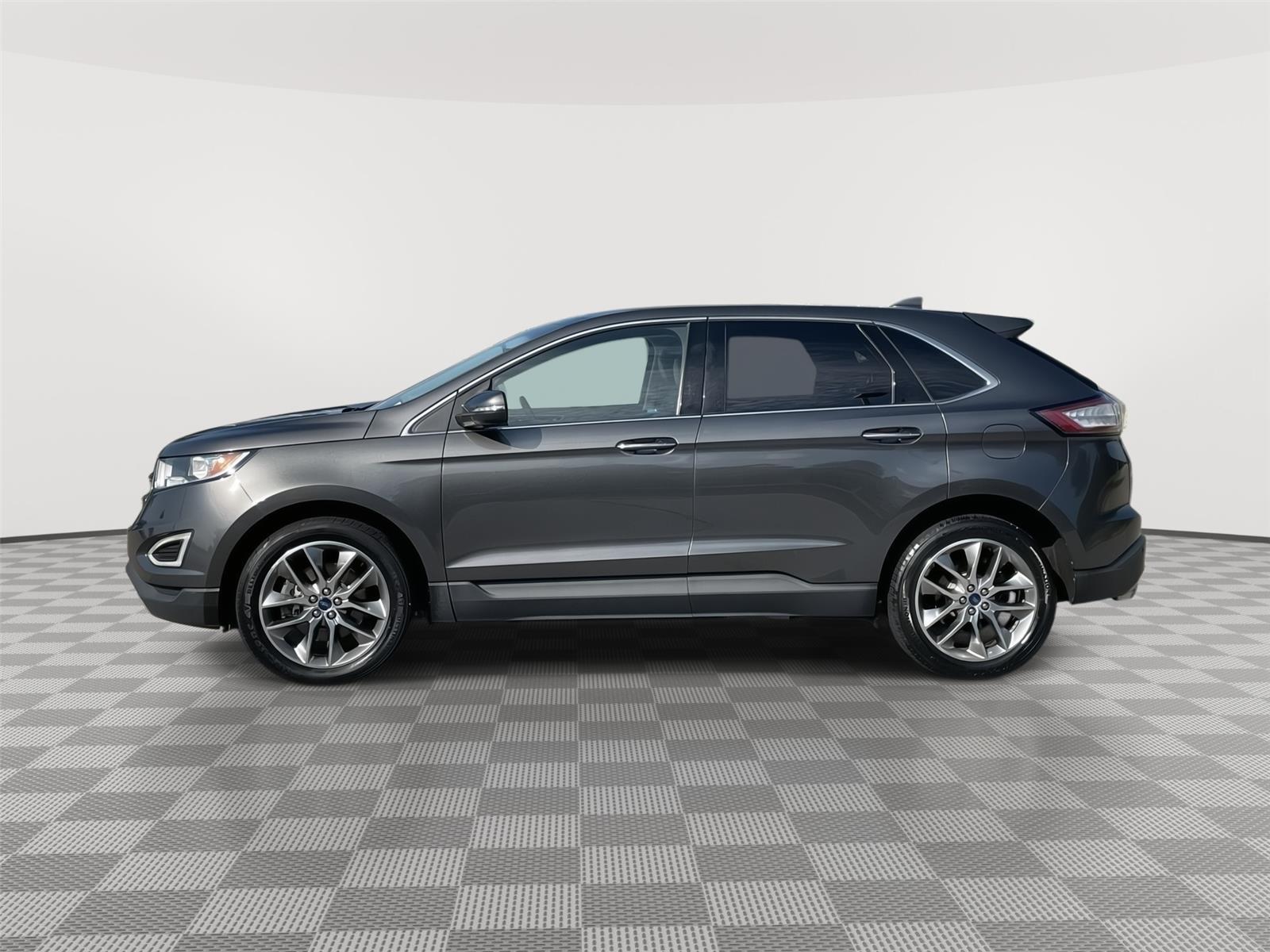 Vehicle photo 2