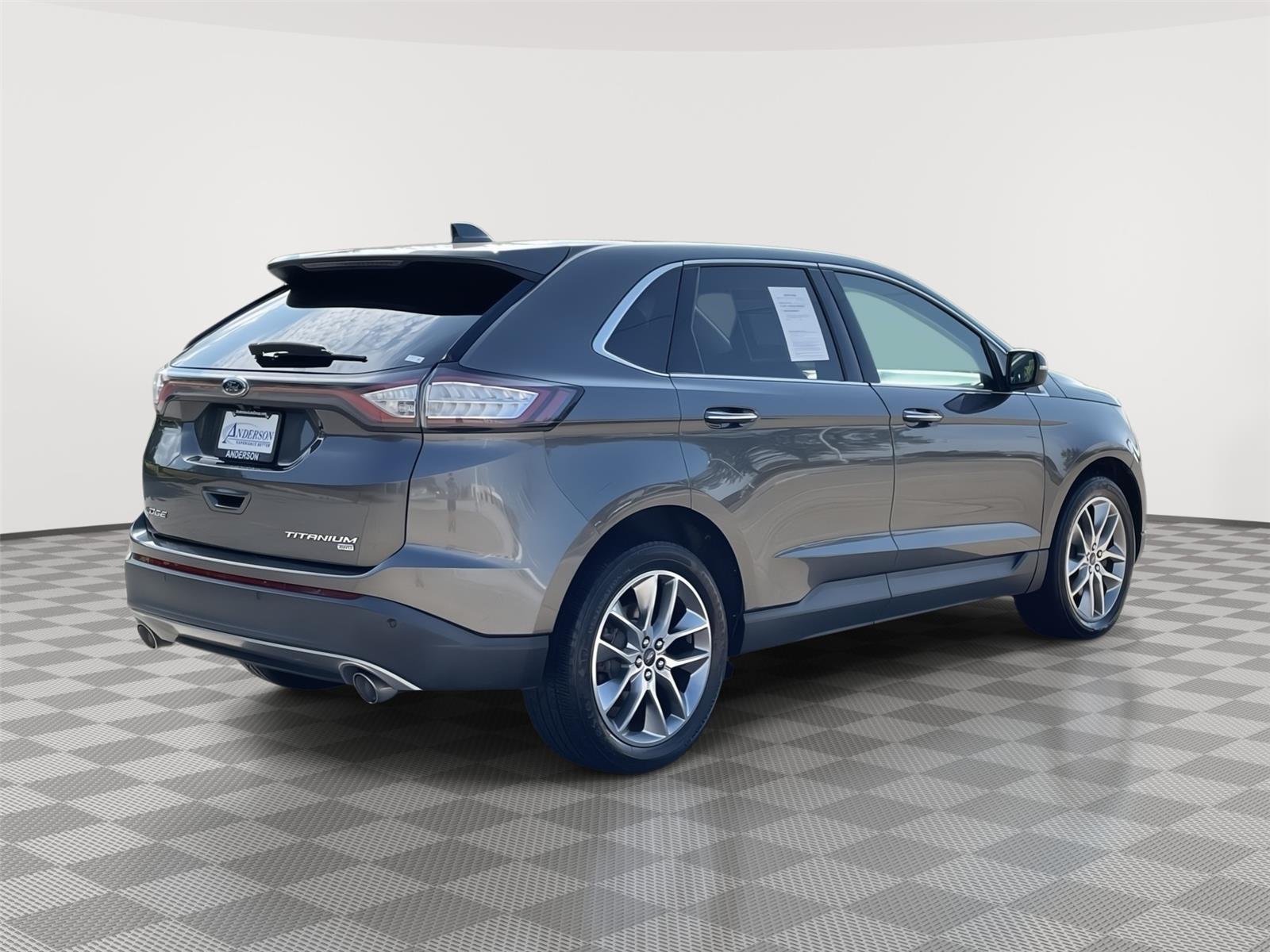 Vehicle photo 7