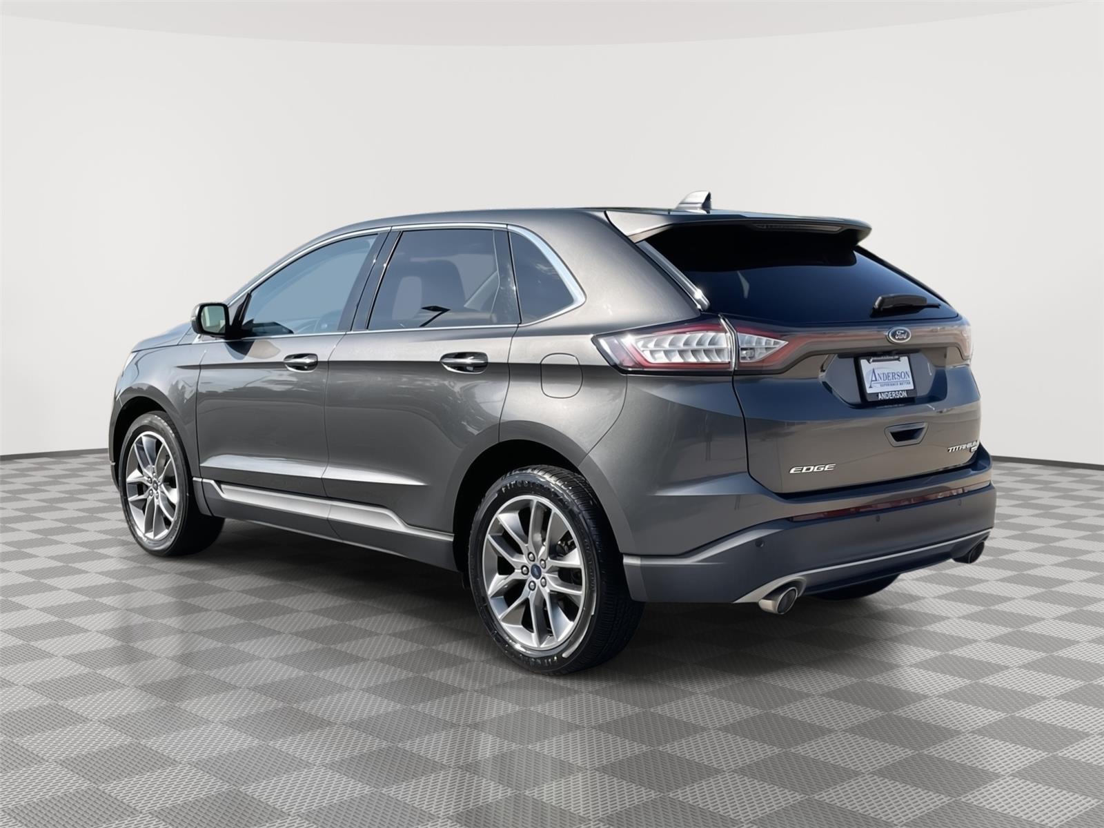 Vehicle photo 9