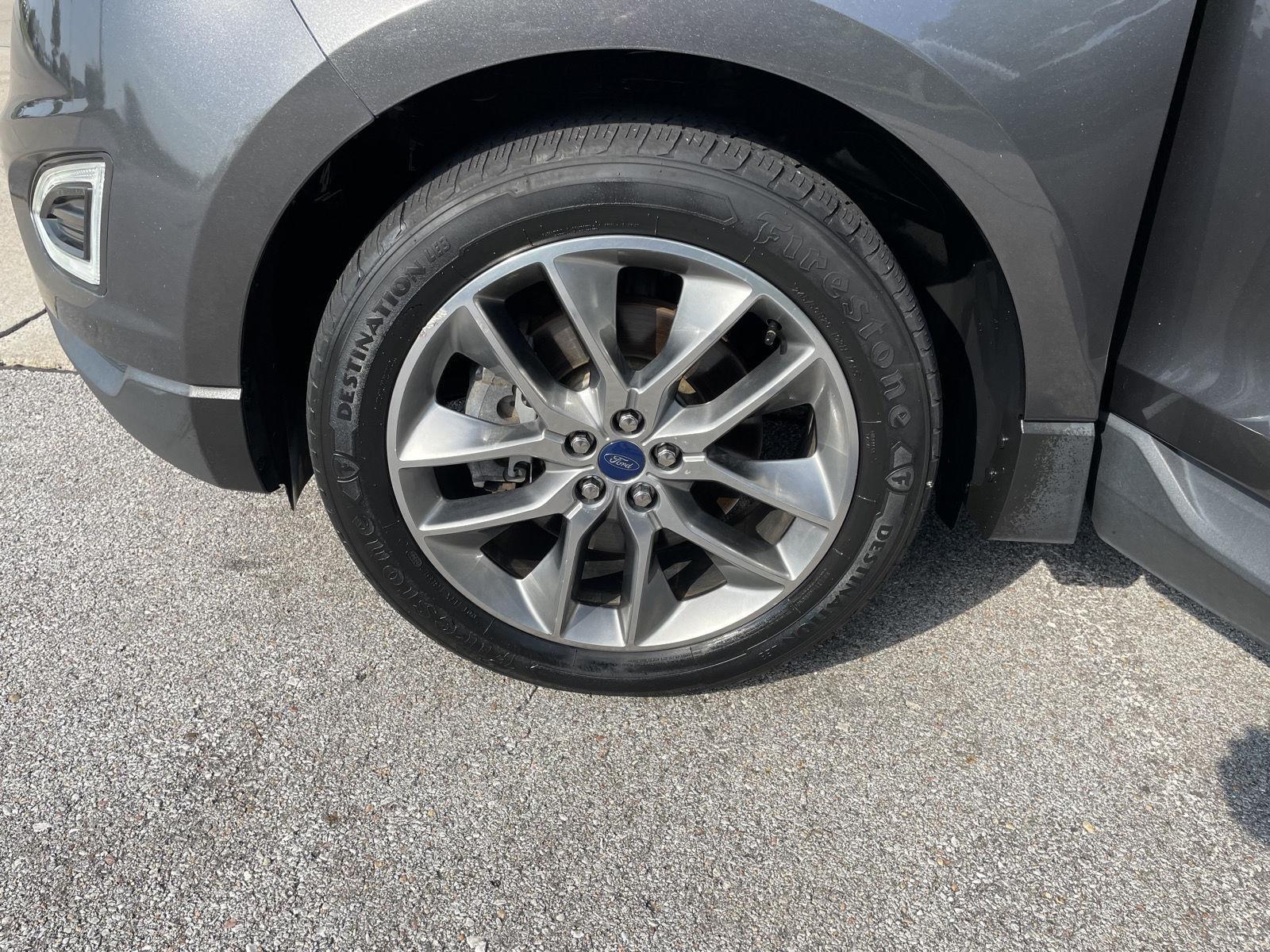 Vehicle photo 10