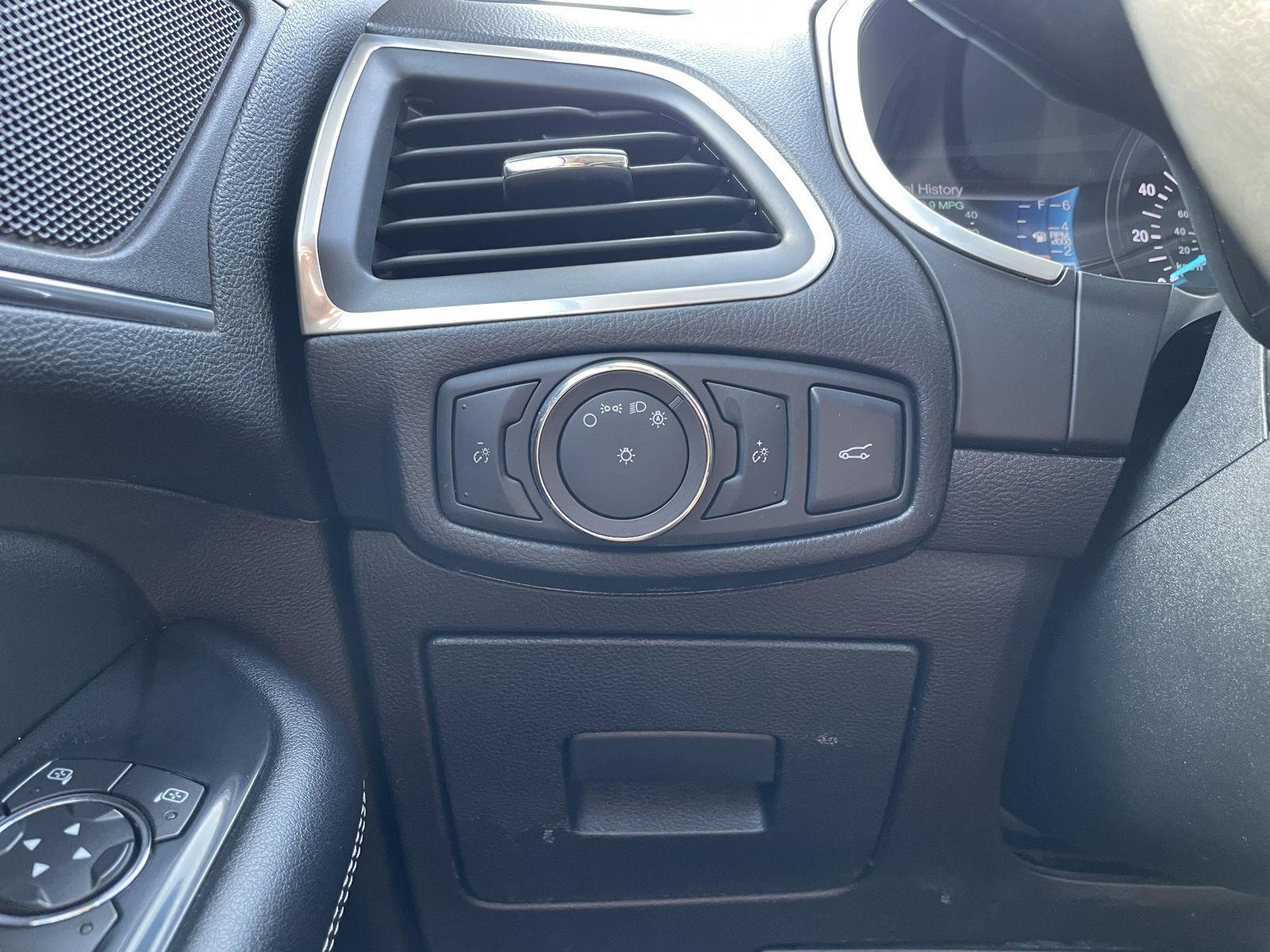 Vehicle photo 16