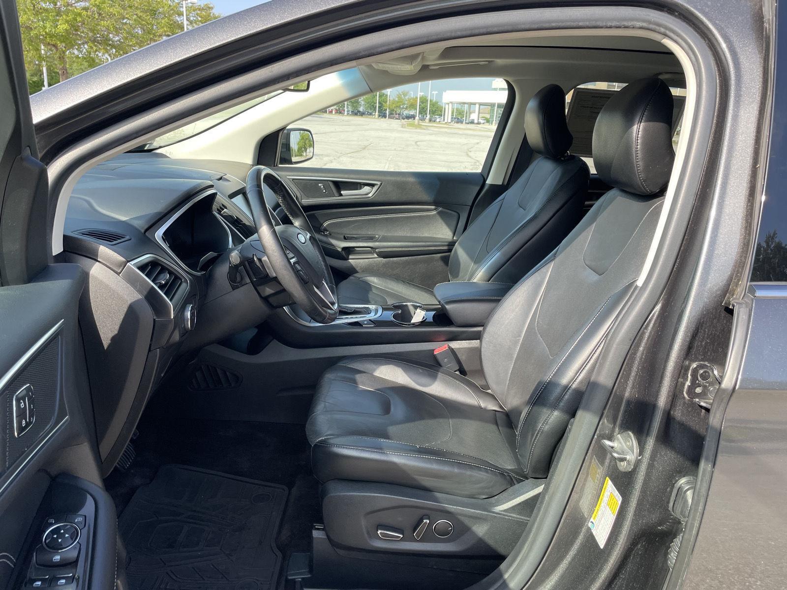 Vehicle photo 17