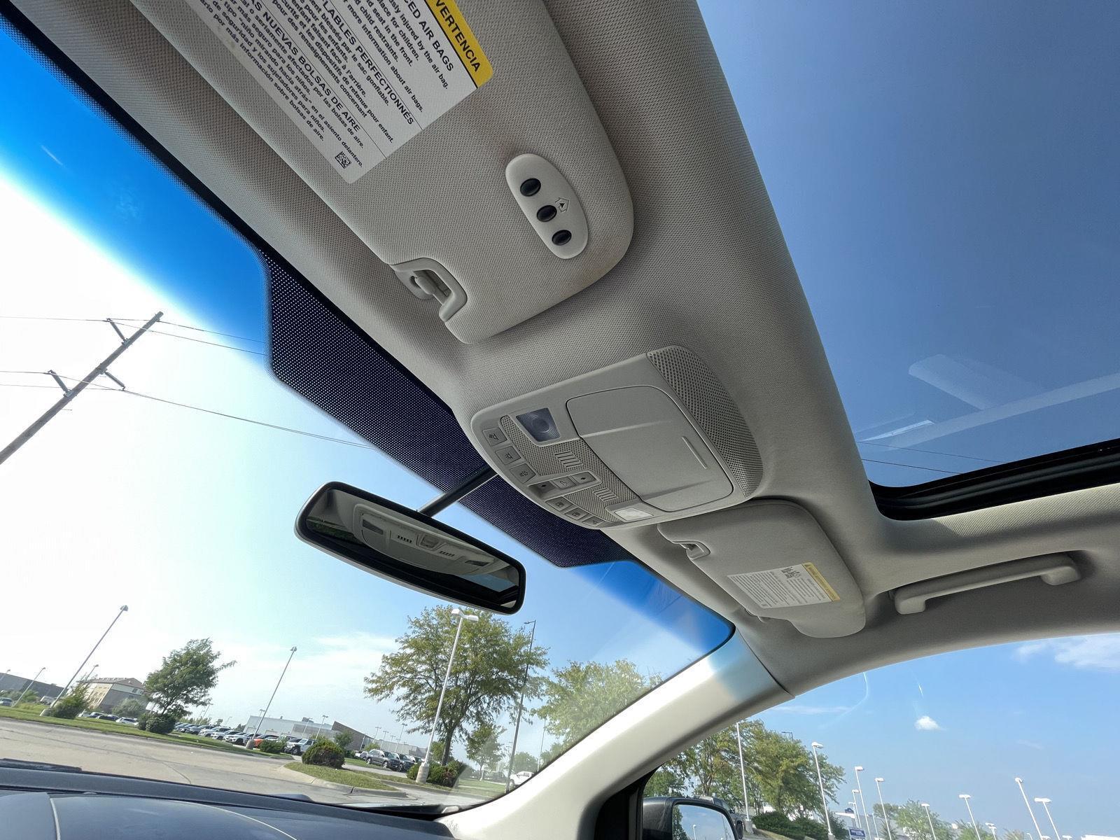 Vehicle photo 20
