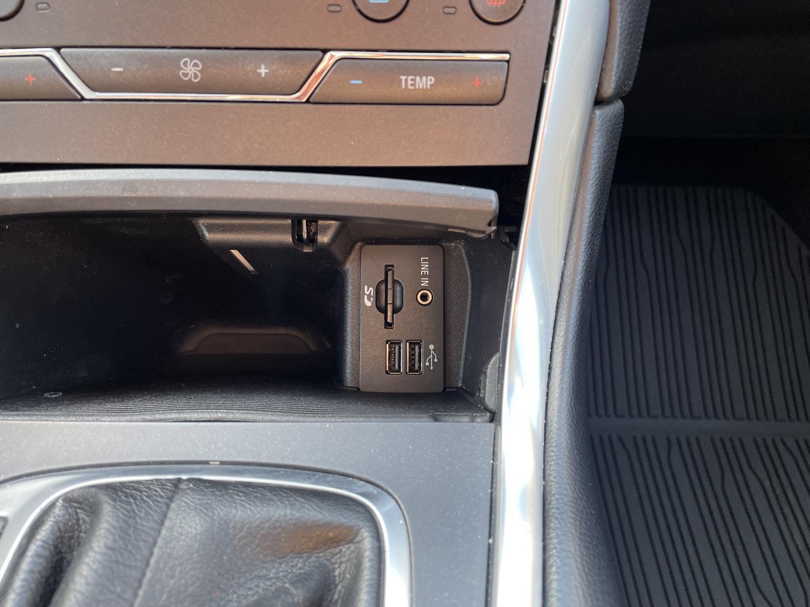 Vehicle photo 28