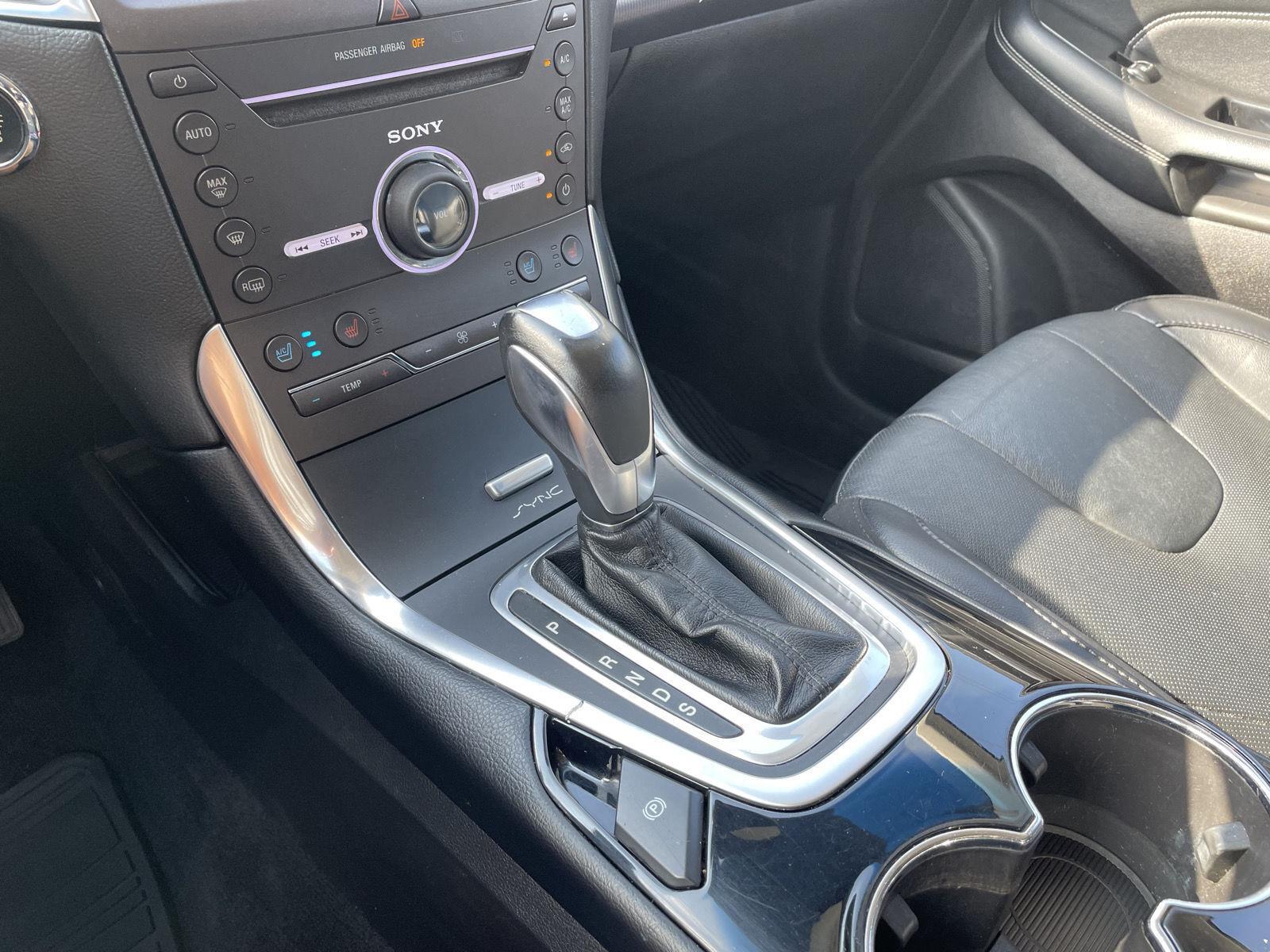 Vehicle photo 30