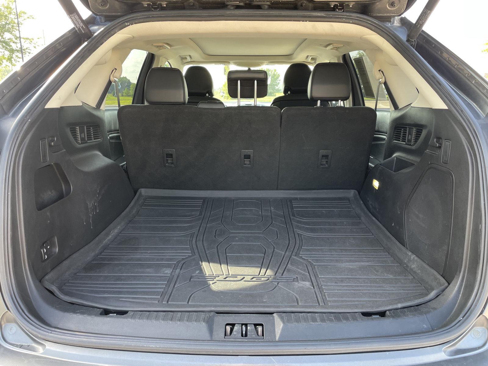 Vehicle photo 34