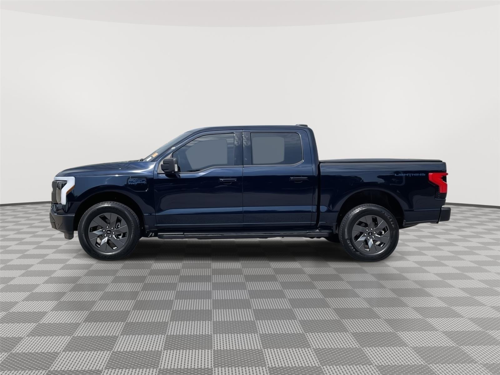 Vehicle photo 2