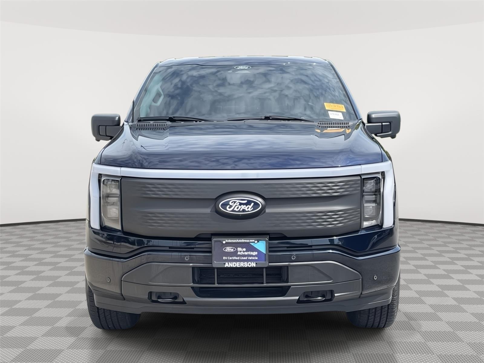 Vehicle photo 4