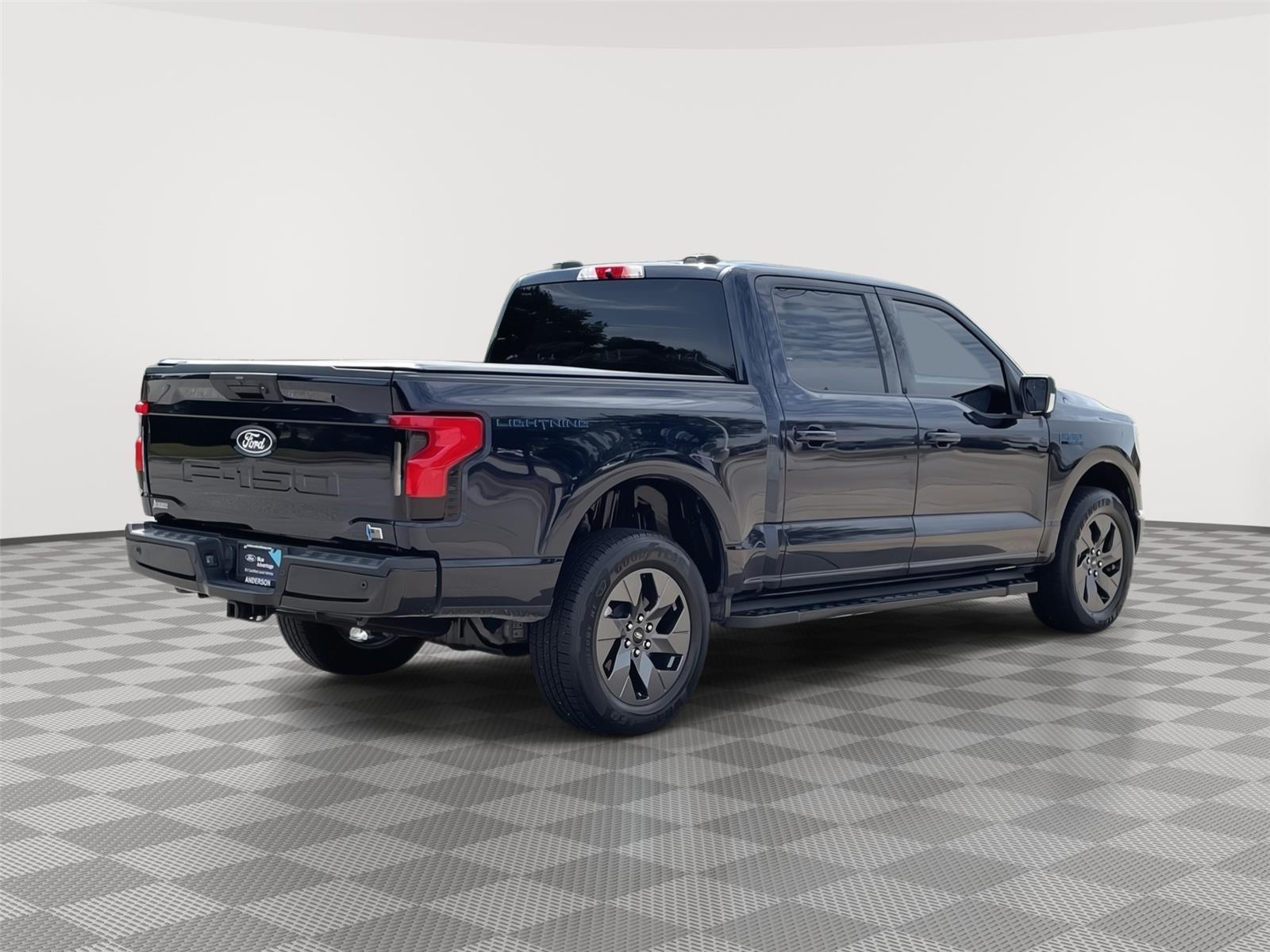Vehicle photo 7