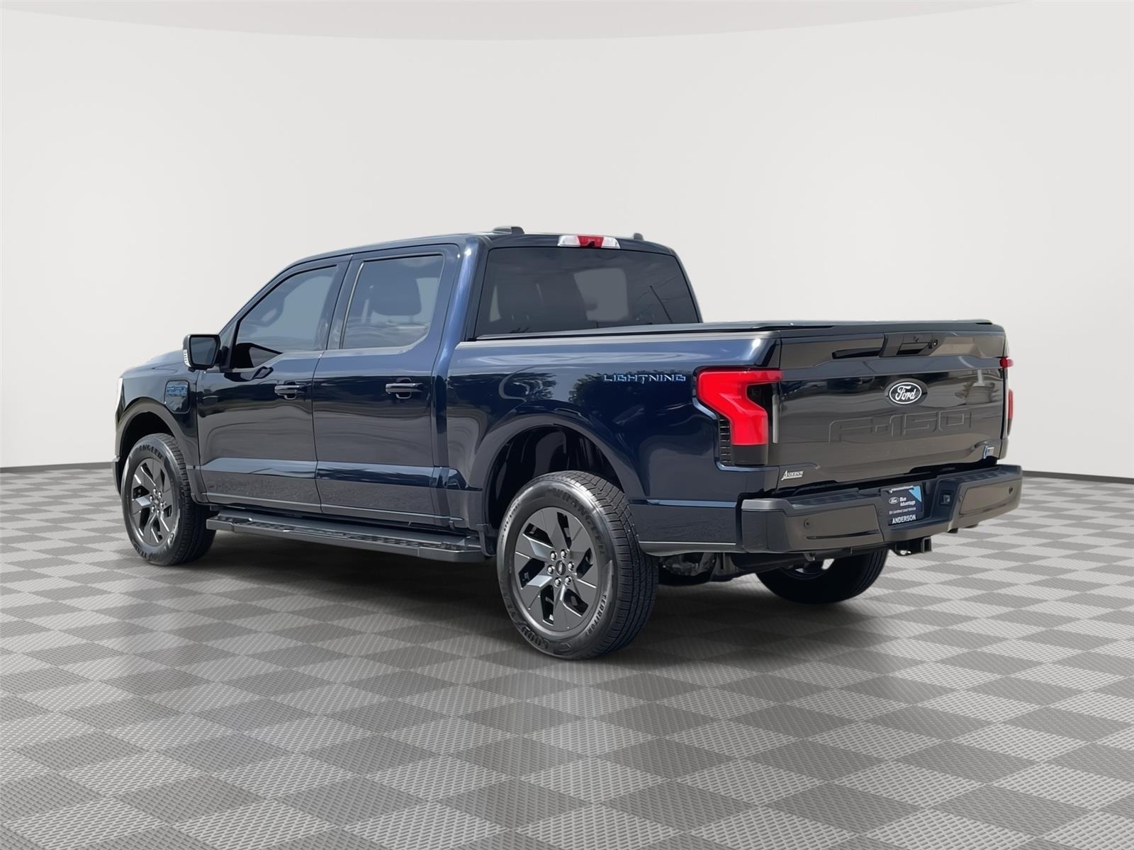 Vehicle photo 9