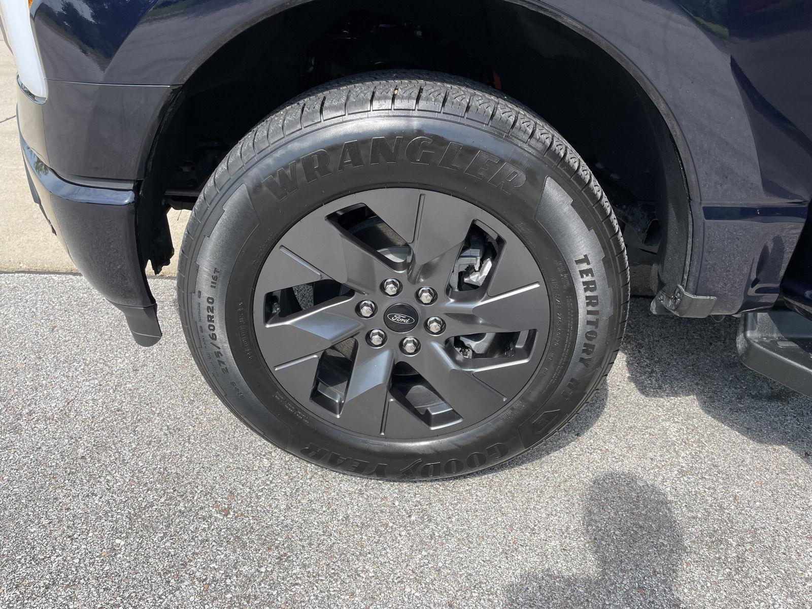 Vehicle photo 10