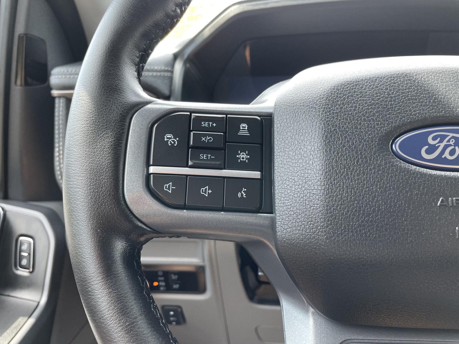 Vehicle photo 13