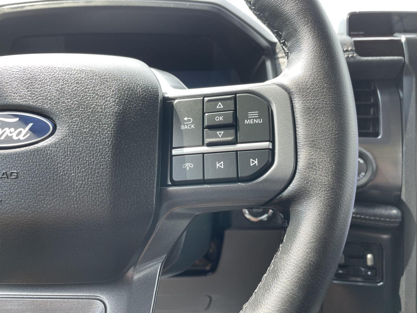 Vehicle photo 14