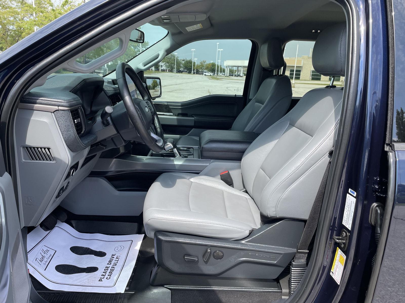 Vehicle photo 17