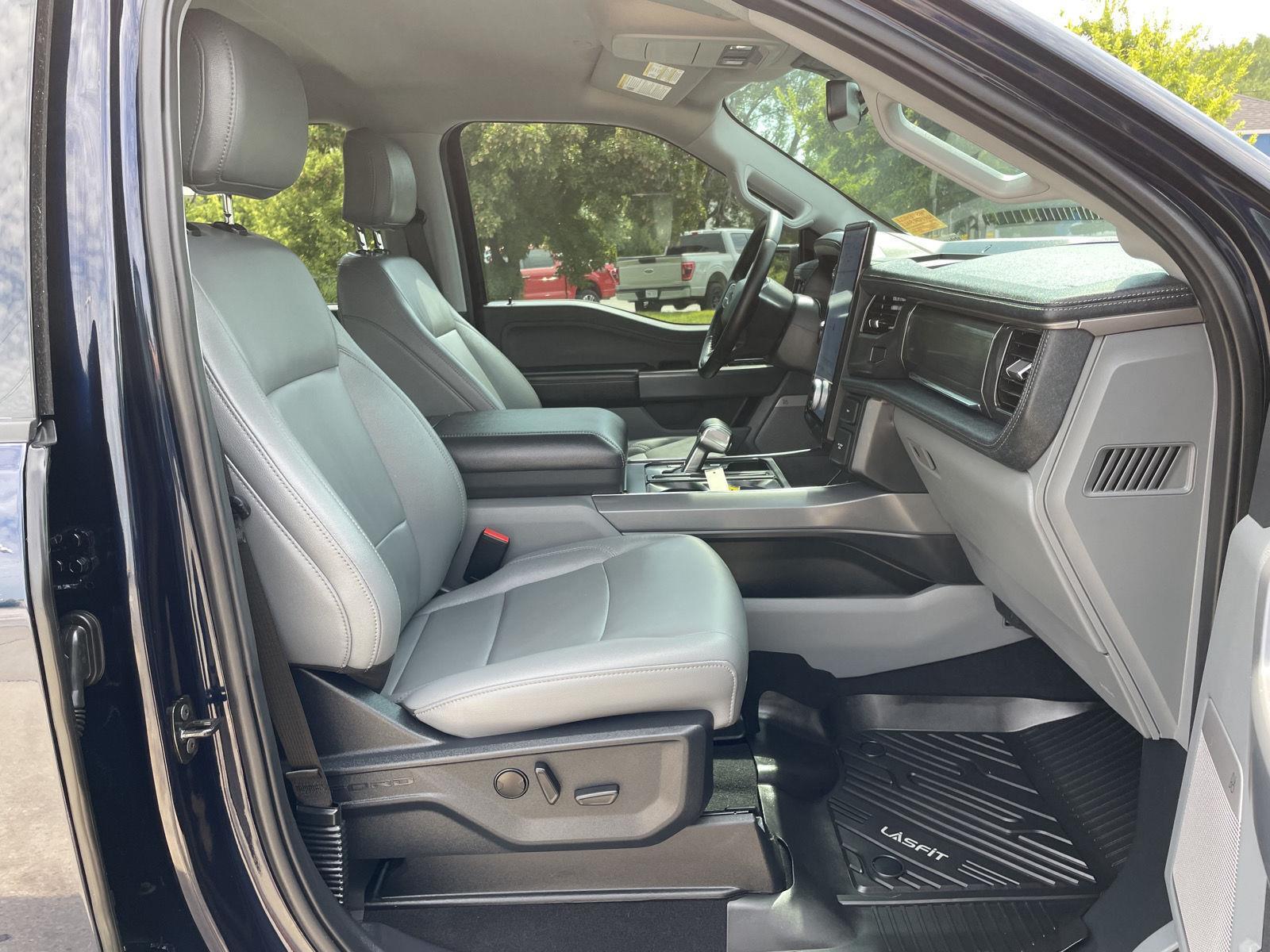 Vehicle photo 19