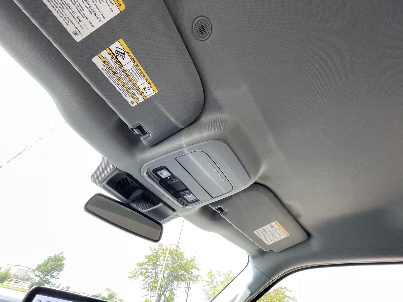 Vehicle photo 21